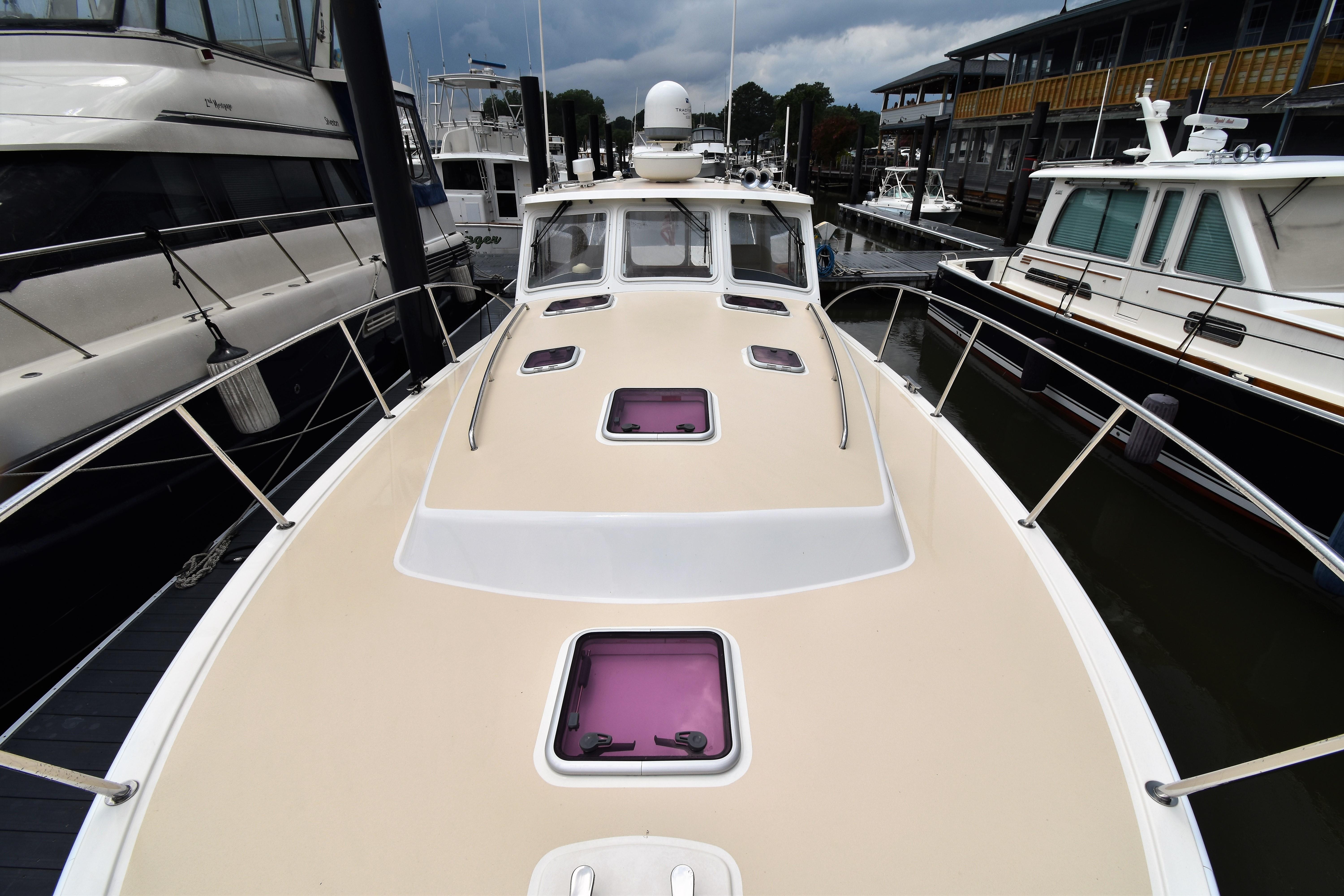 Moxie Yacht Photos Pics MJM 40z 2013 - Deck