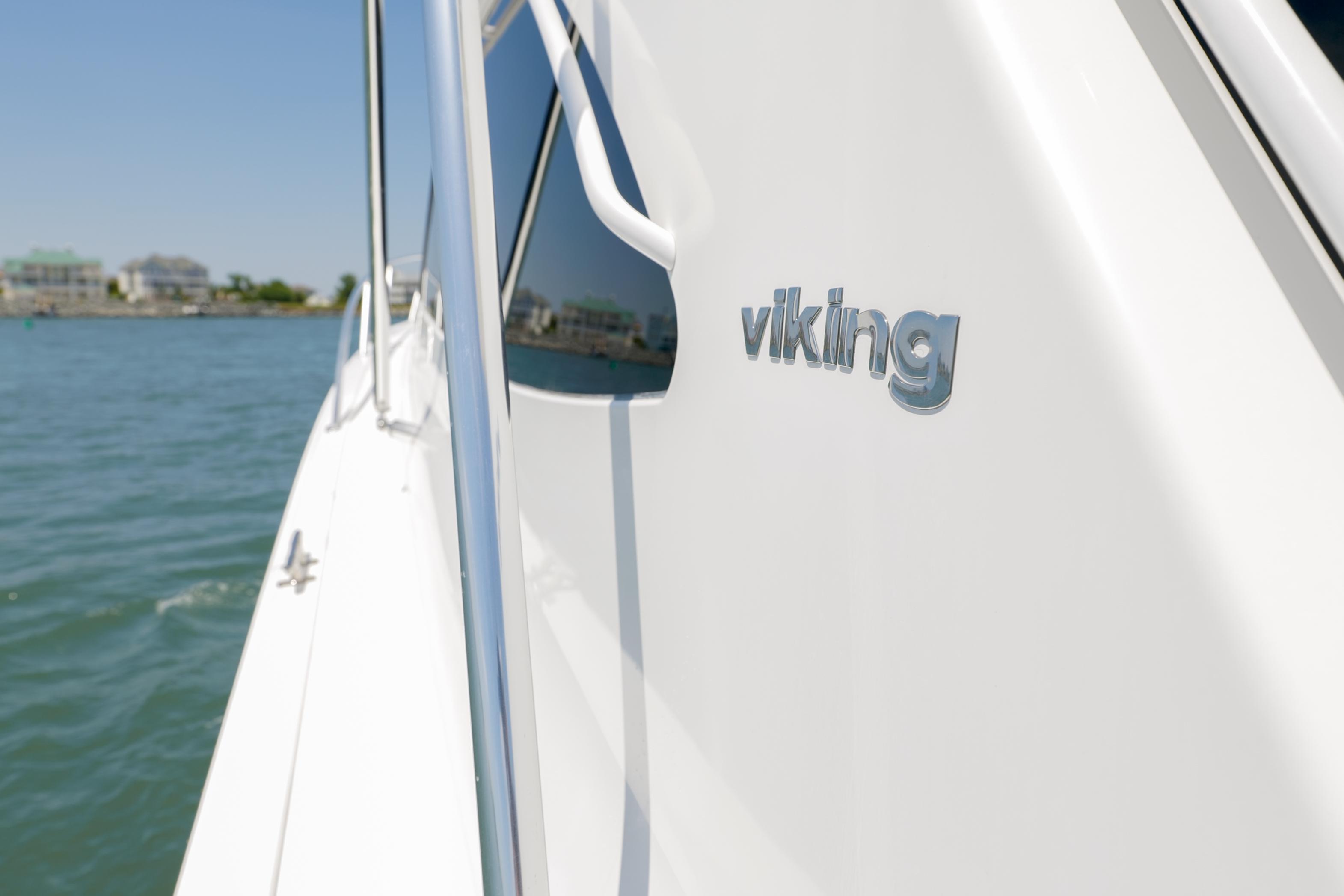 Viking 50 - Sea Hunt - Side Deck