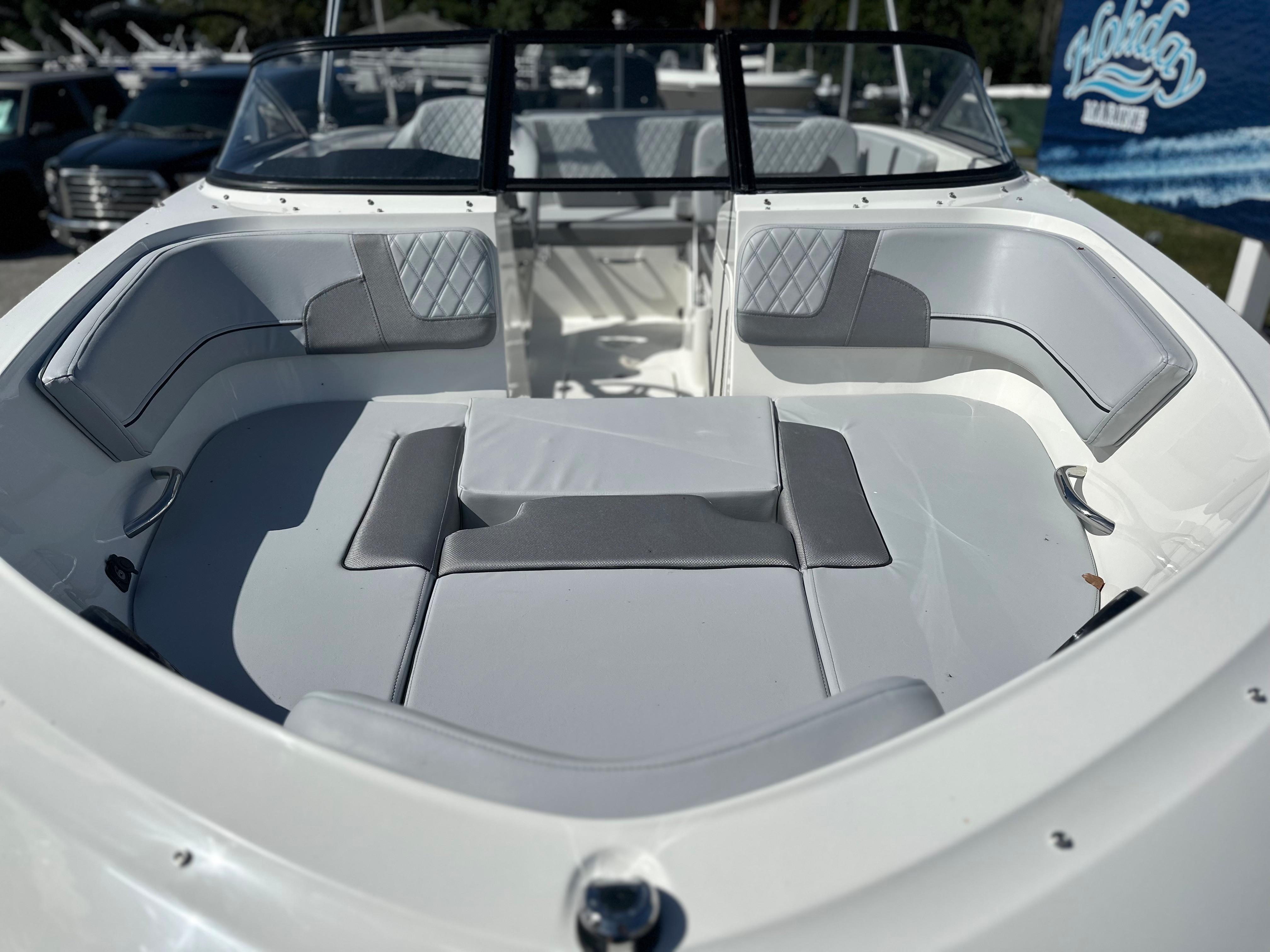 2024 Bayliner VR5 Bowrider OB-7