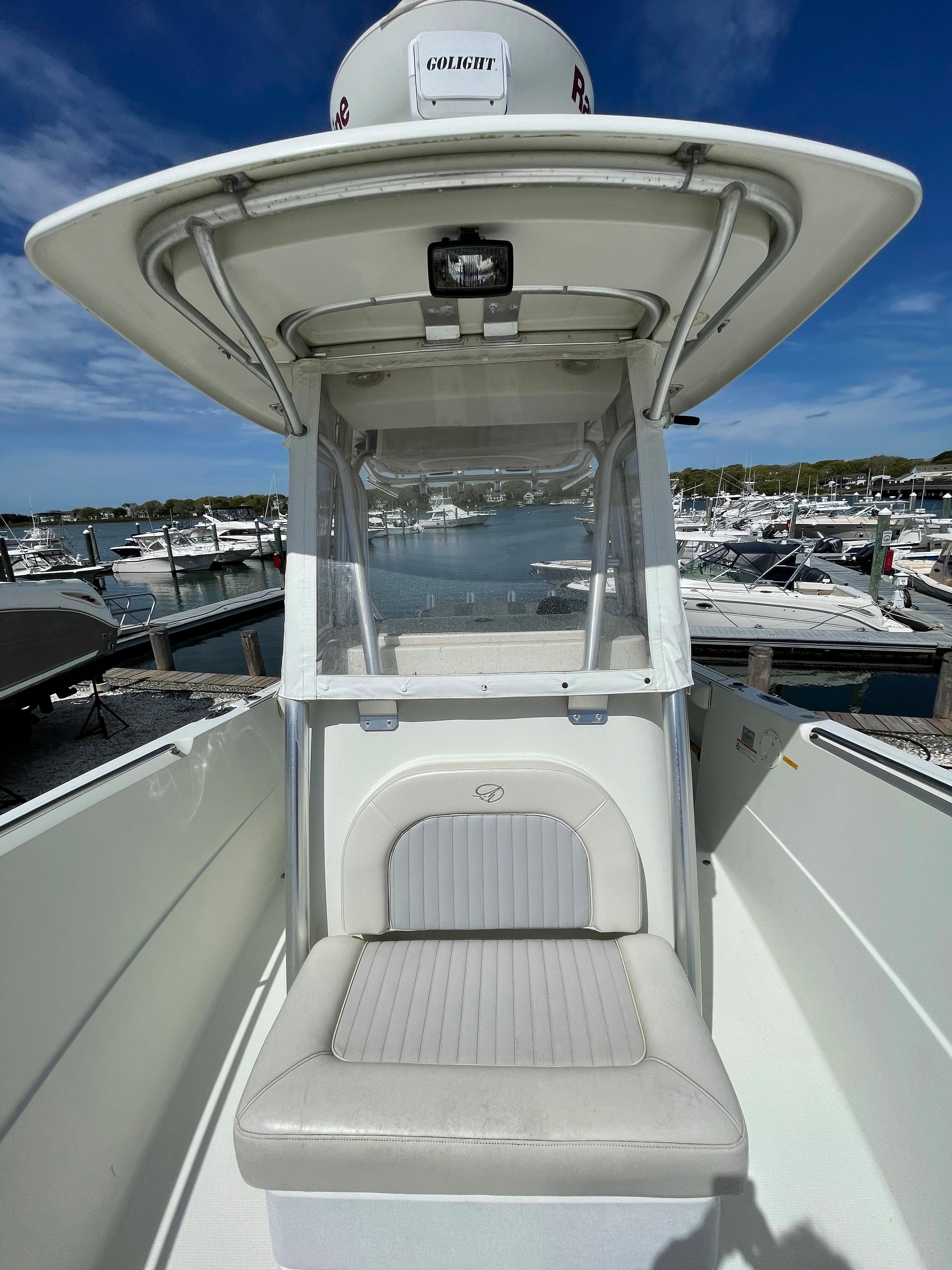 26 ft Sailfish 2660 Center Console Forward Seating with Go Light
