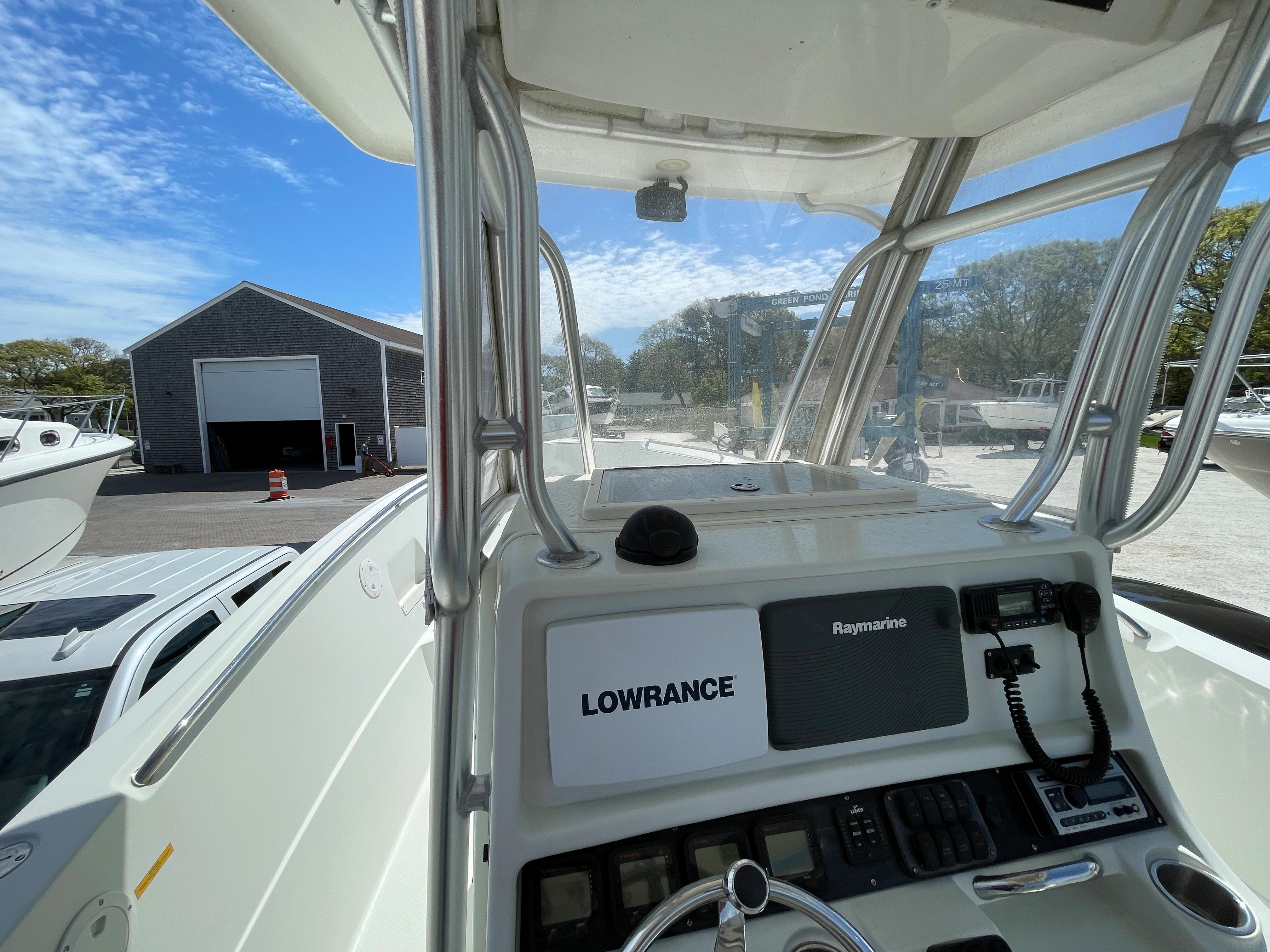 26 ft Sailfish 2660 Center Console Helm with Canvas