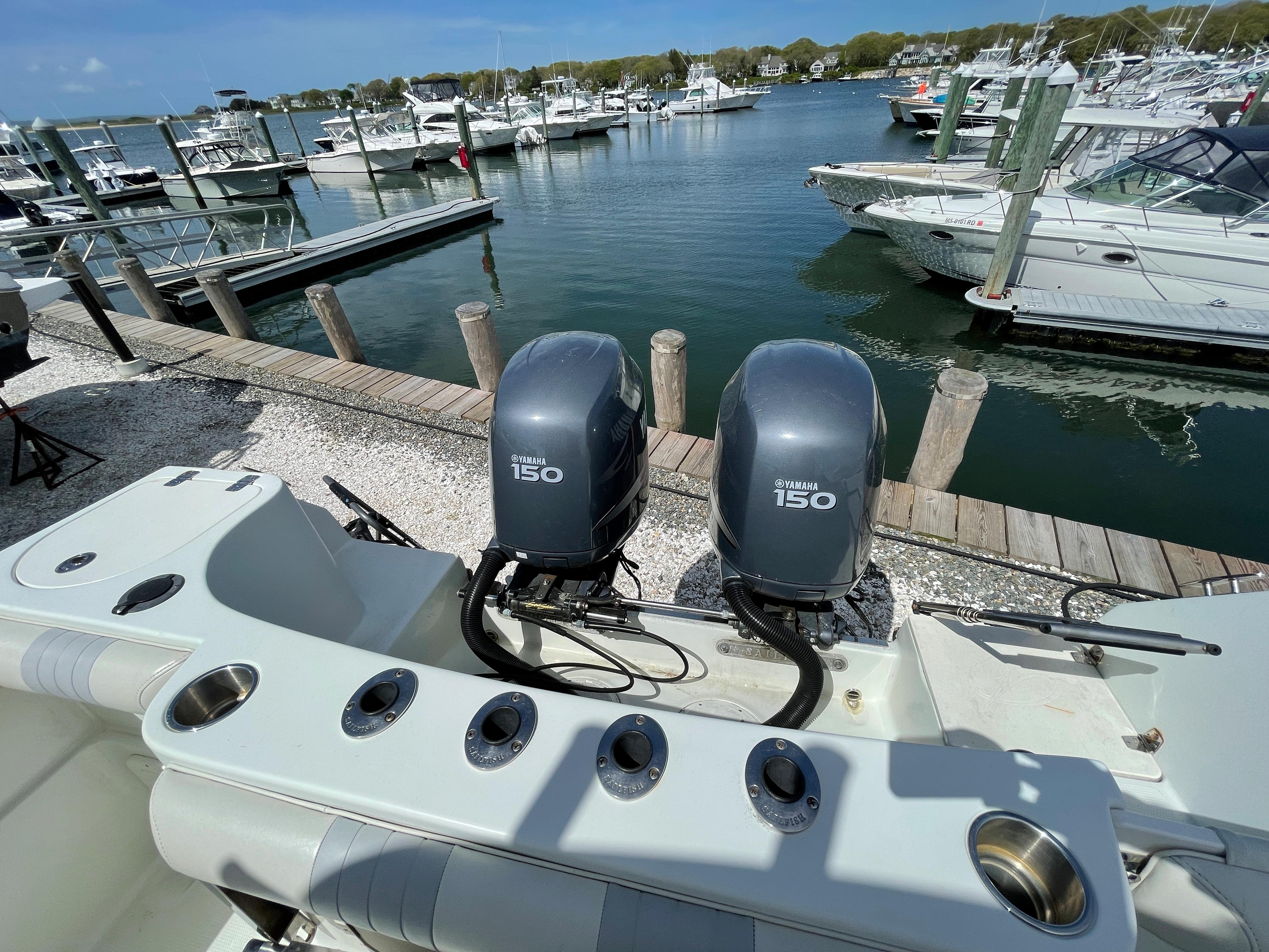 26 ft Sailfish 2660 Center Console Rod Holders, Livewell, Boarding Ladder