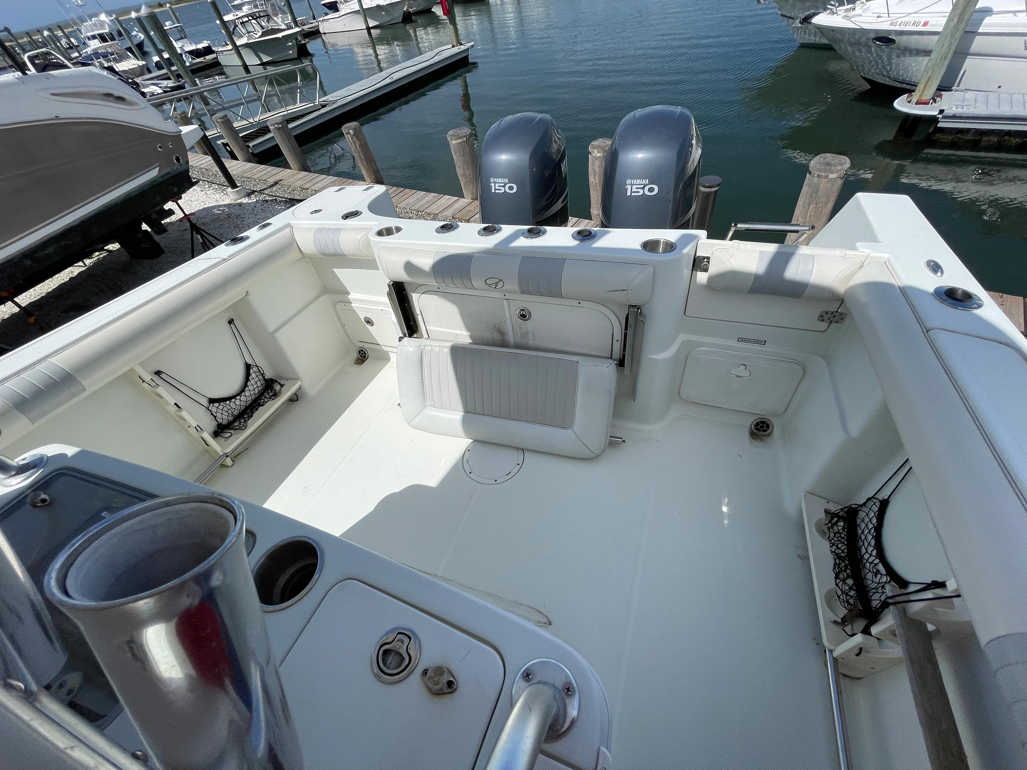 26 ft Sailfish 2660 Center Console Seating Astern