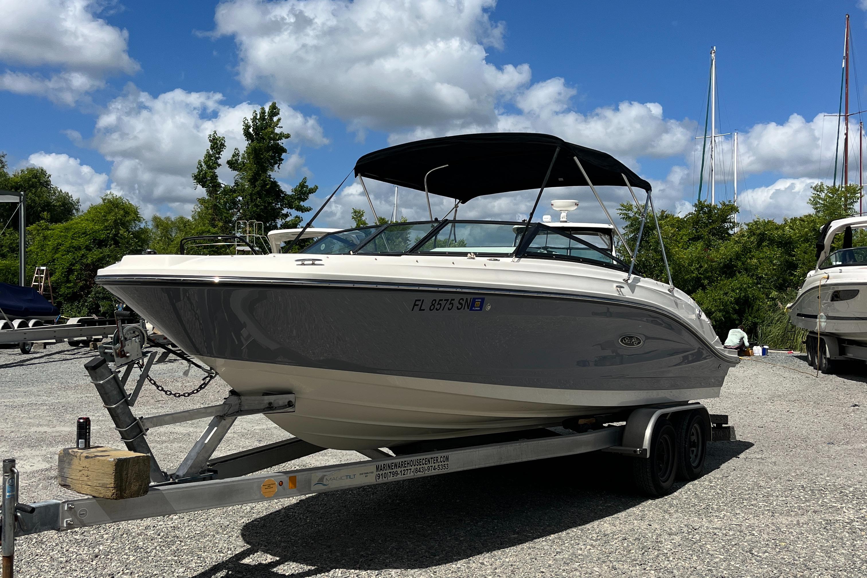 2020 Sea Ray SPX 230 OB