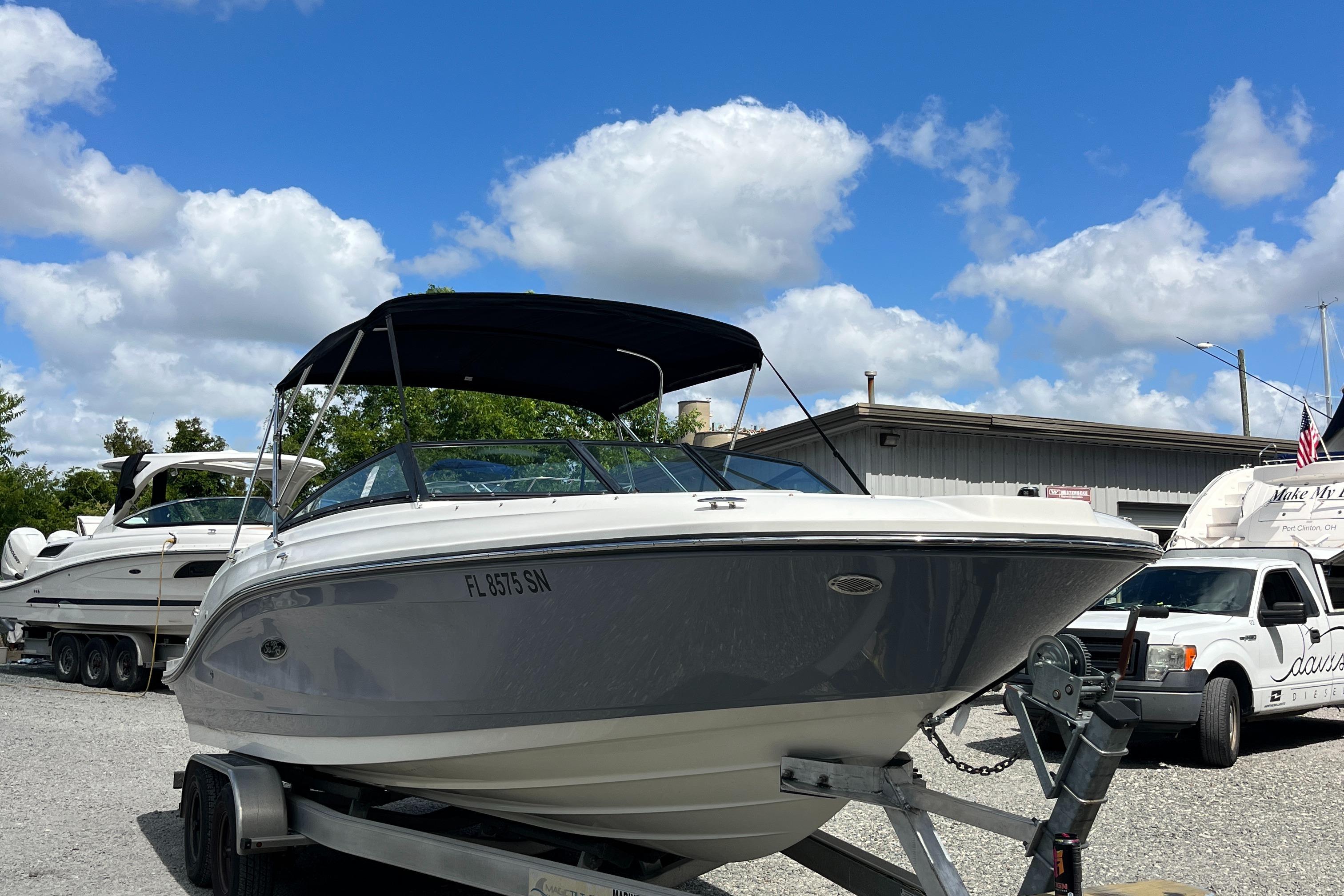 2020 Sea Ray SPX 230 OB