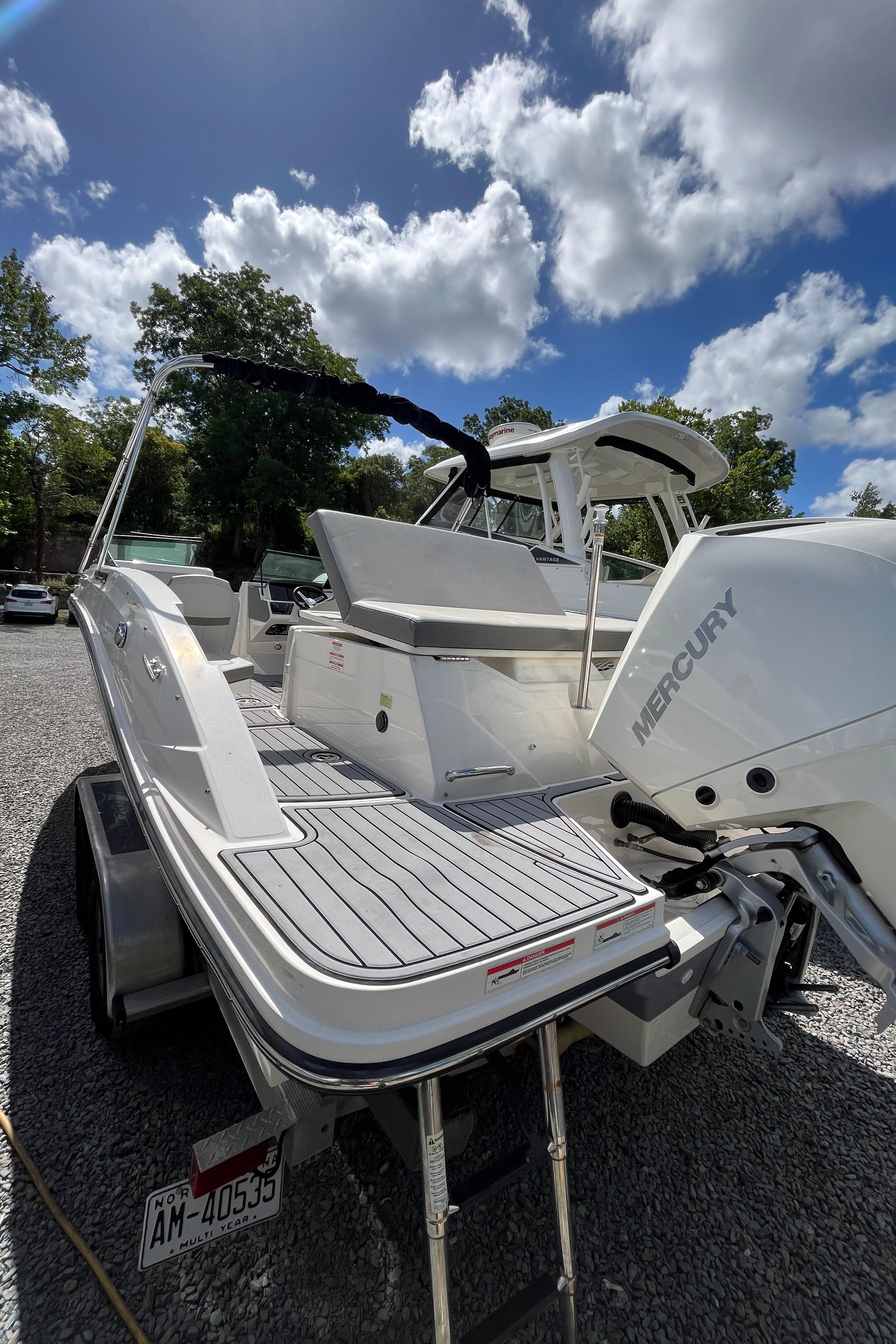 2020 Sea Ray SPX 230 OB