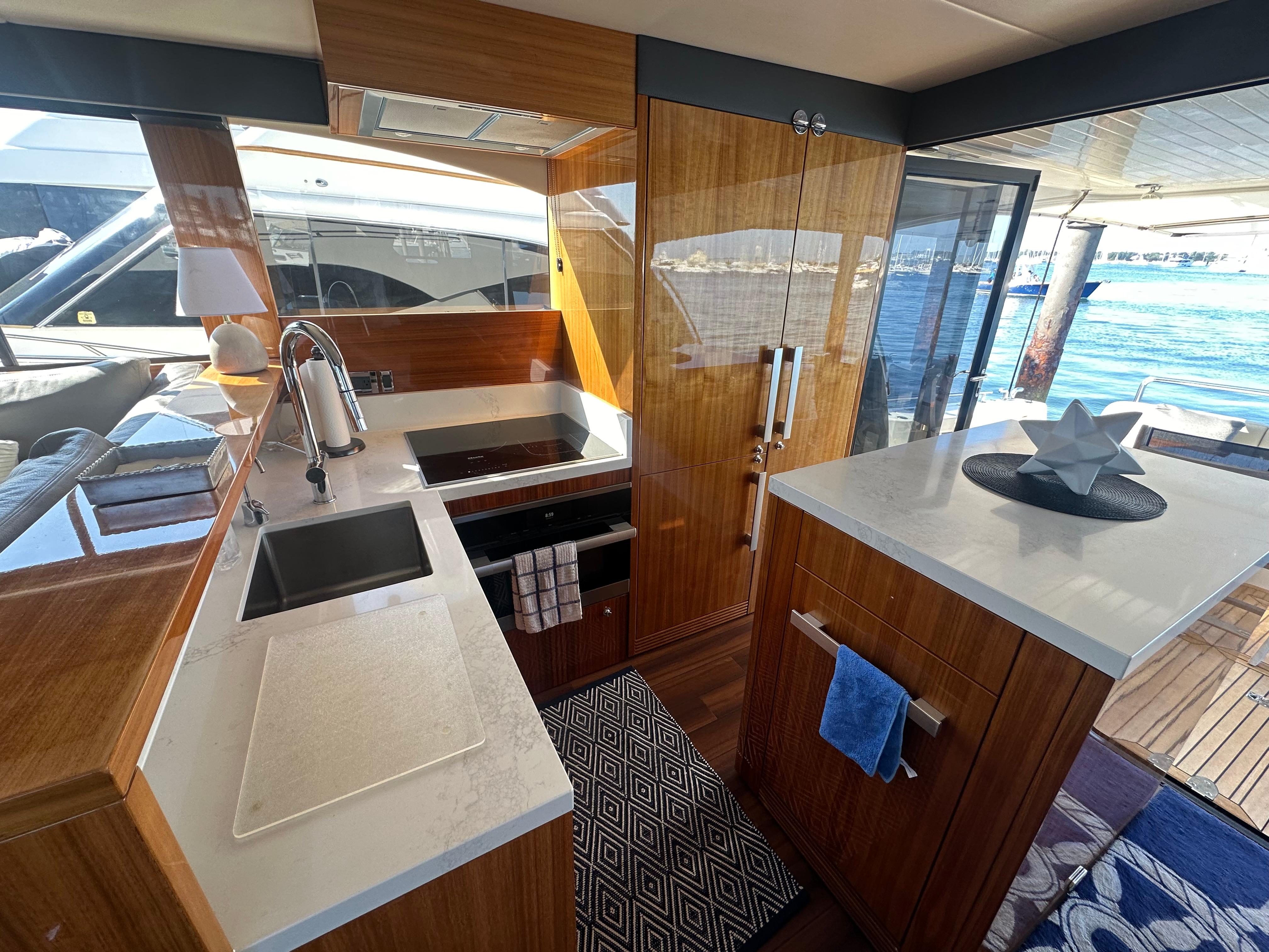 Maritimo-M54 2019-LADY DI FL-US-9676301 | Thumbnail