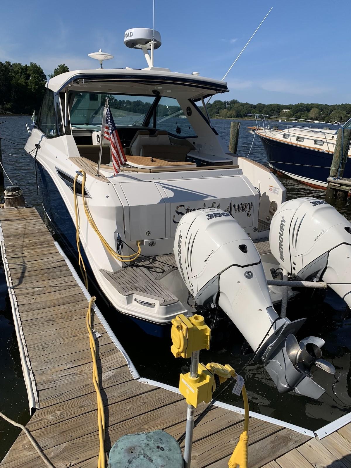 2021 Sea Ray 320 sundancer