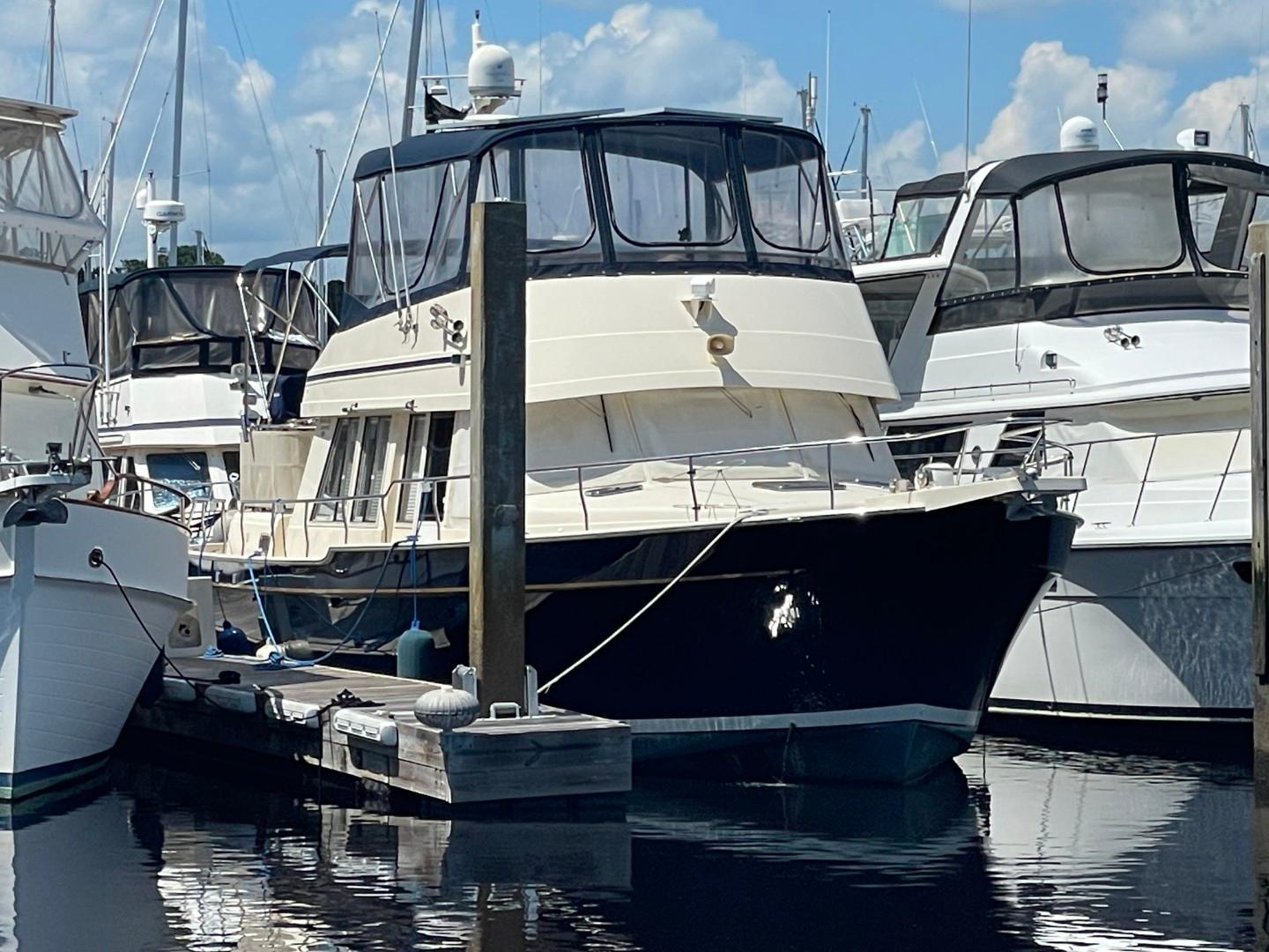 2005 Mainship 430 Aft Cabin 3SR Trawler