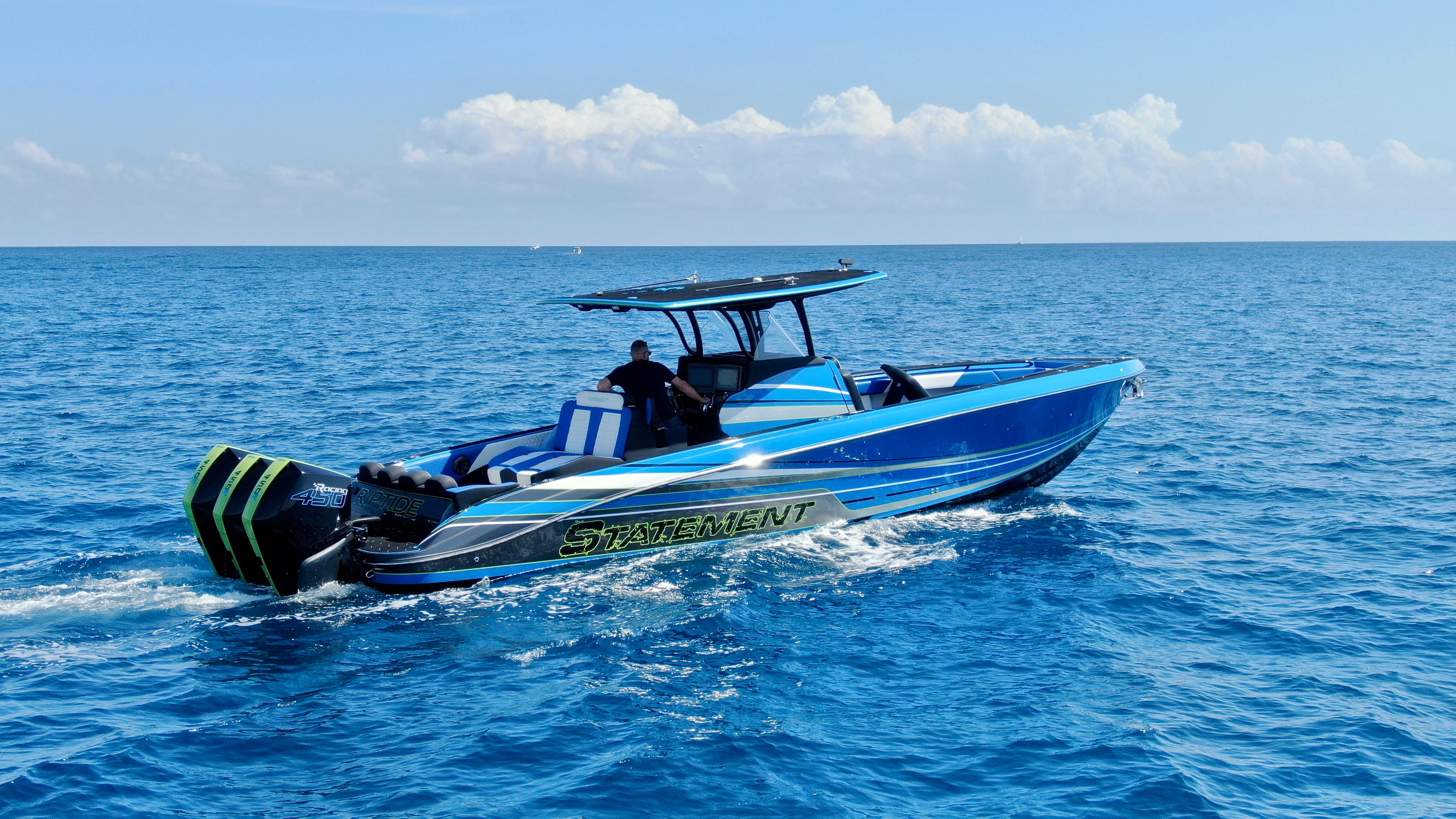 Statement-380 Open 2022-Riptide FL-US-2023 Statement 380 Open boat cruising on clear blue ocean waters.-9716318