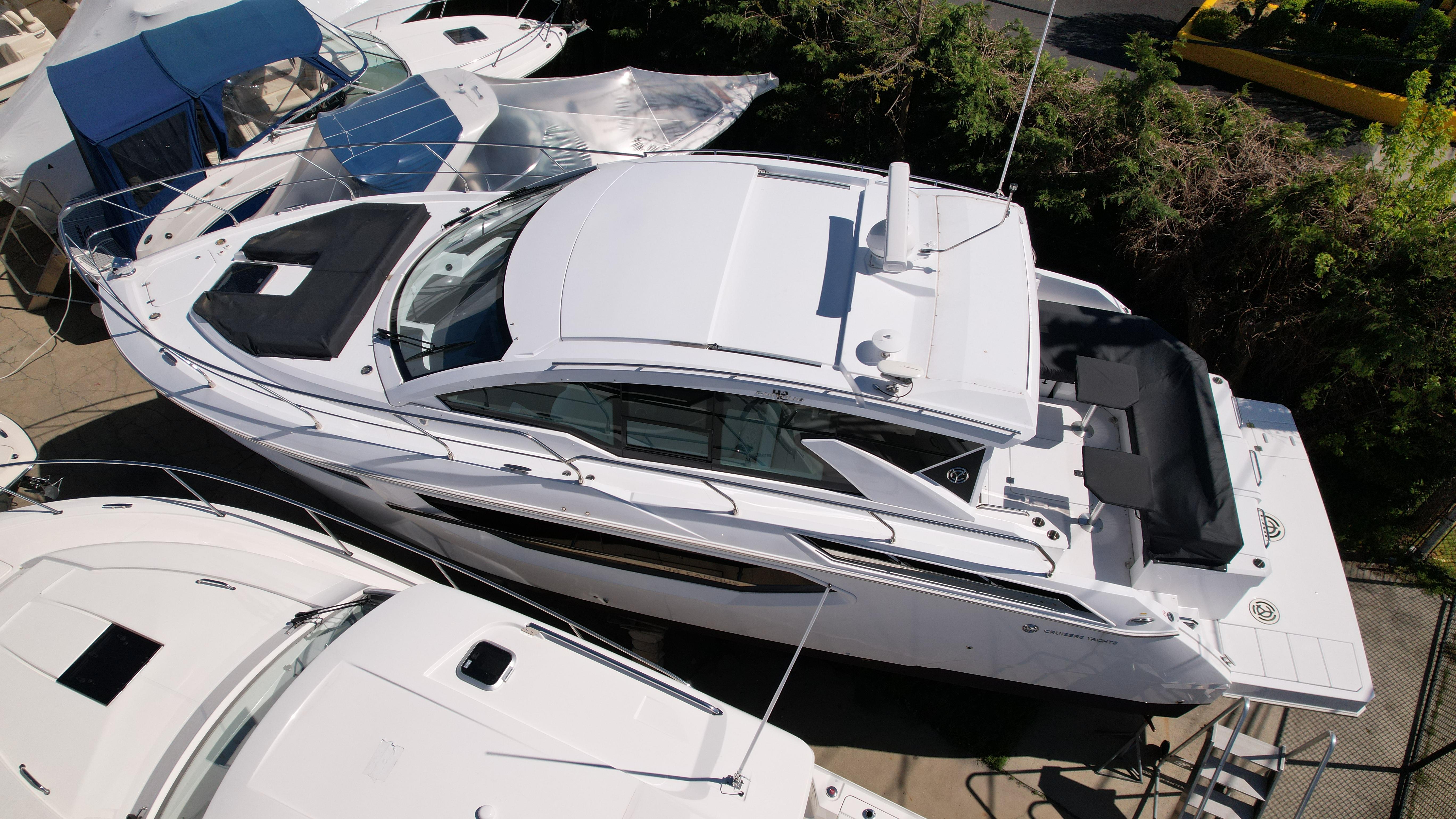 2024-cruisers-yachts-42-cantius-power-8666320-20240513112213231-1_XLARGE