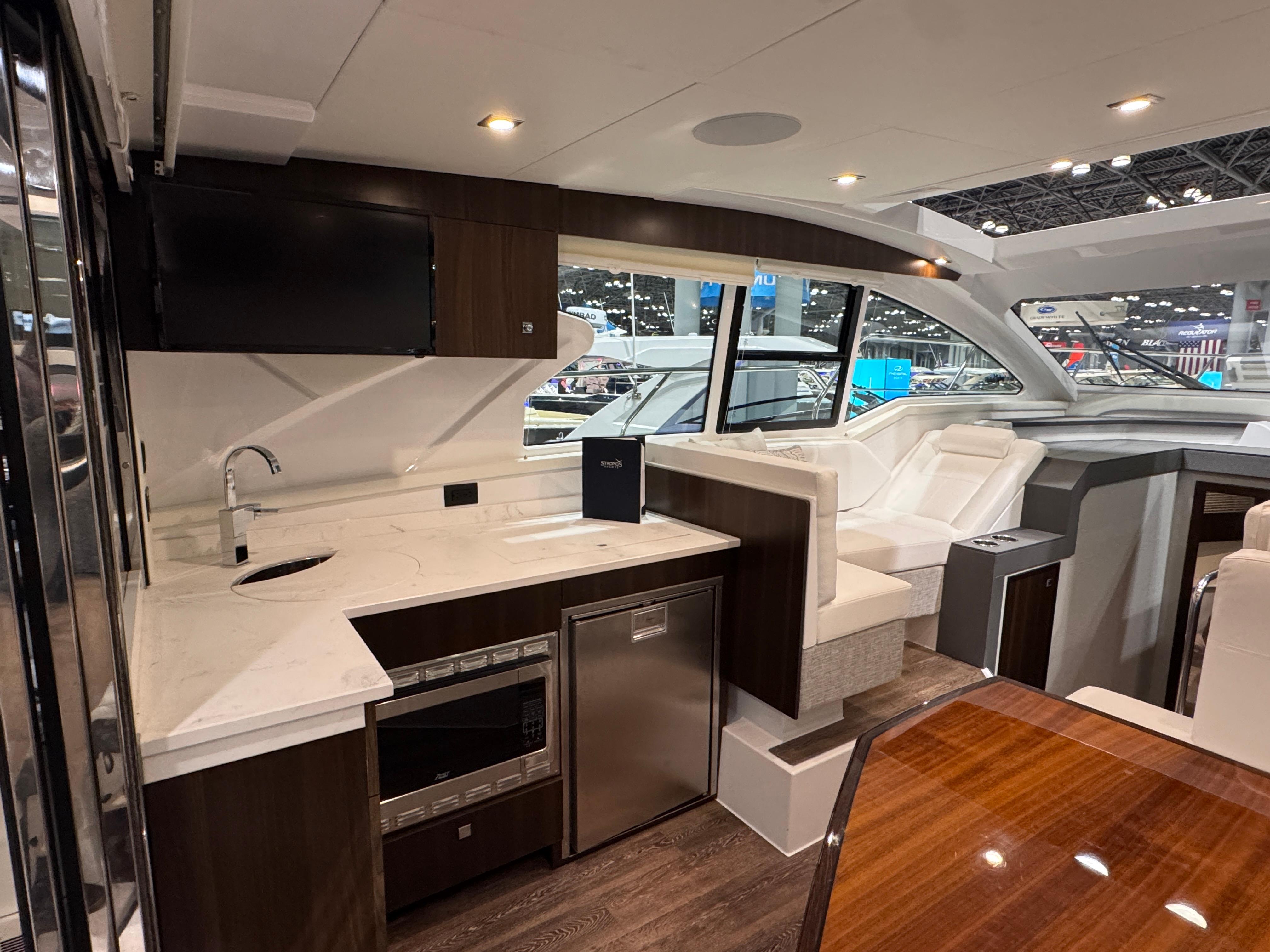 2024-cruisers-yachts-42-cantius-power-8666320-20250304085748541-1_XLARGE