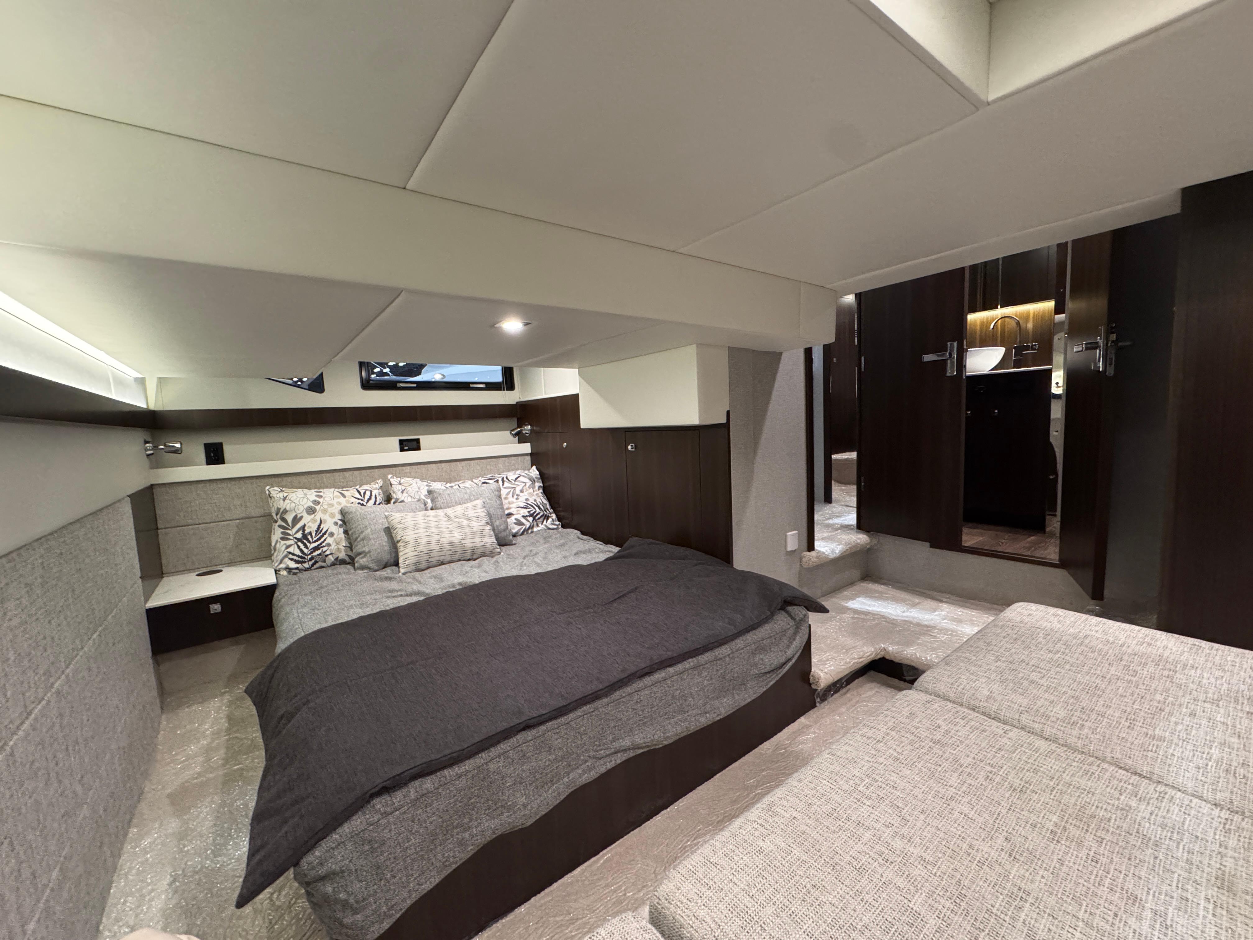 2024-cruisers-yachts-42-cantius-power-8666320-20250304085810051-1_XLARGE