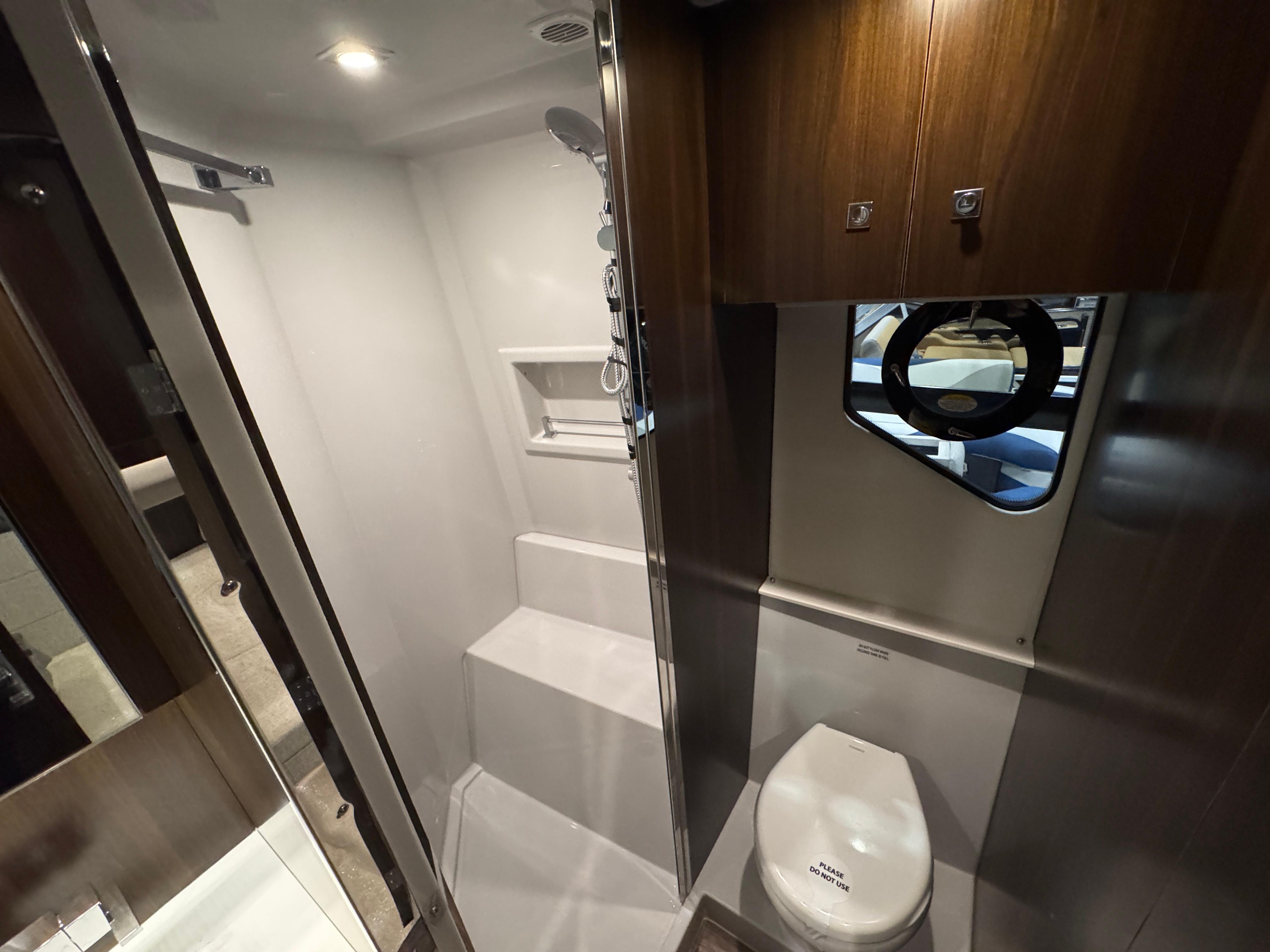 2024-cruisers-yachts-42-cantius-power-8666320-20250304085823600-1_XLARGE
