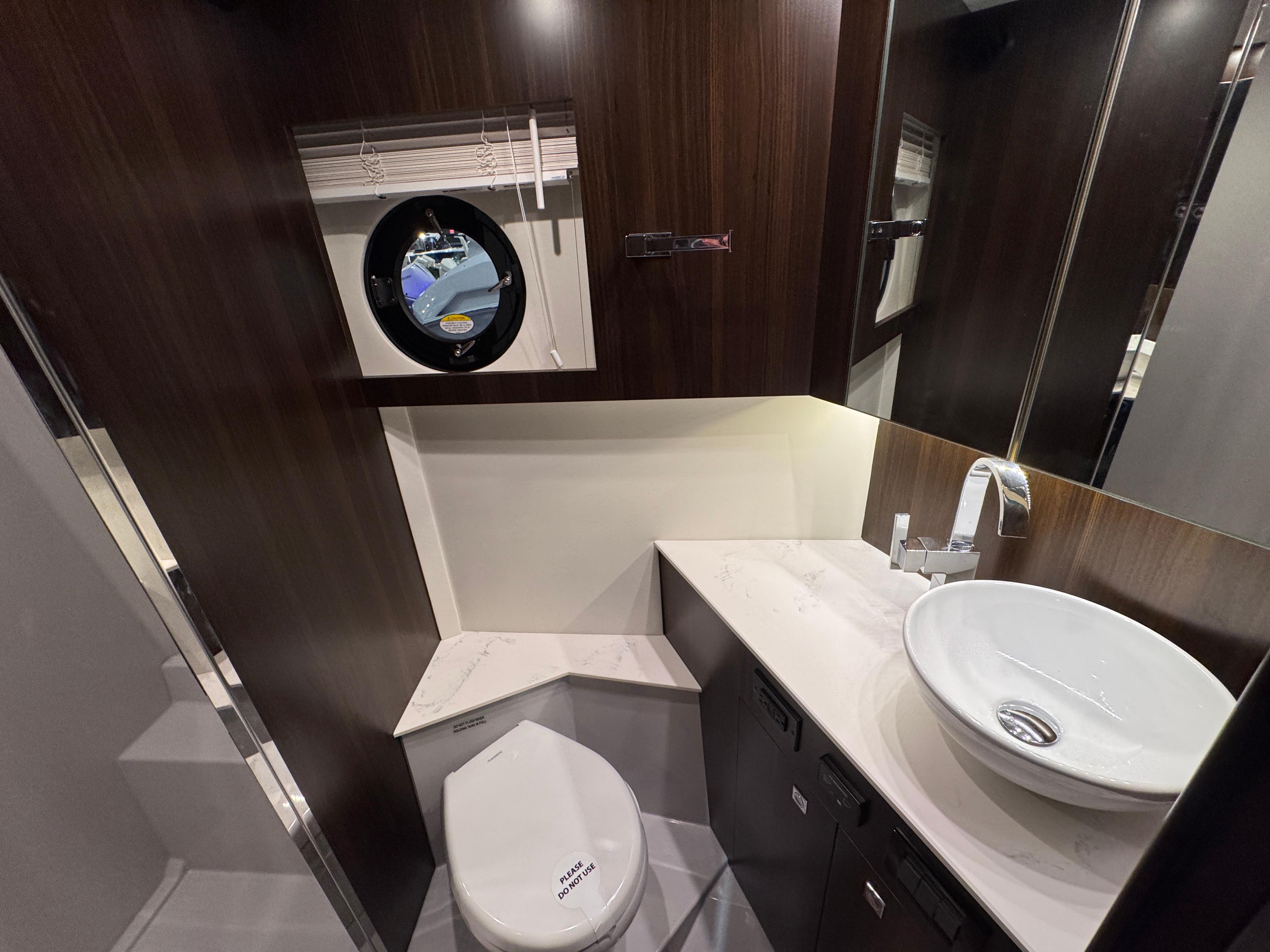 2024-cruisers-yachts-42-cantius-power-8666320-20250304085830038-1_XLARGE