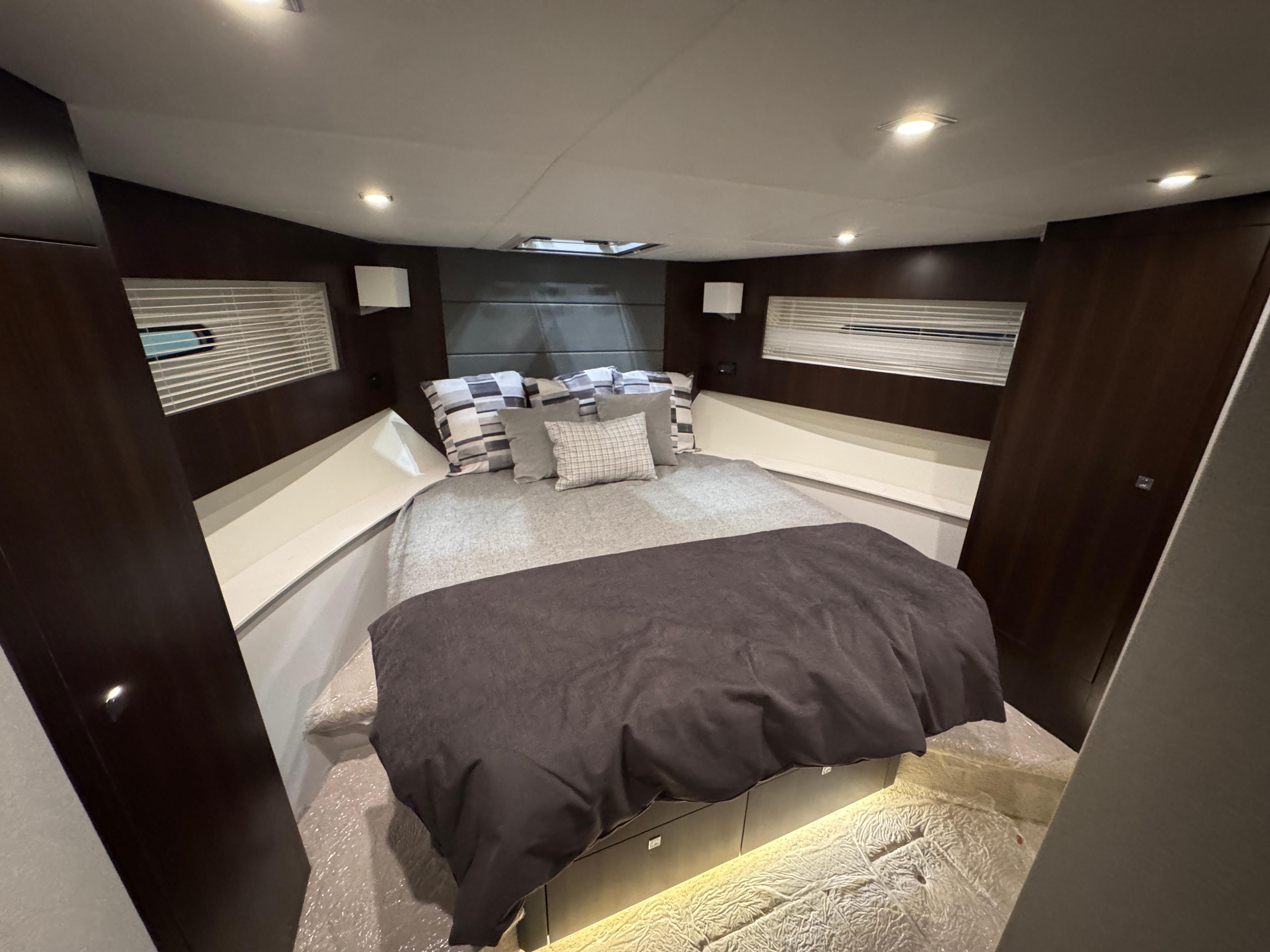 2024-cruisers-yachts-42-cantius-power-8666320-20250304085843678-1_XLARGE