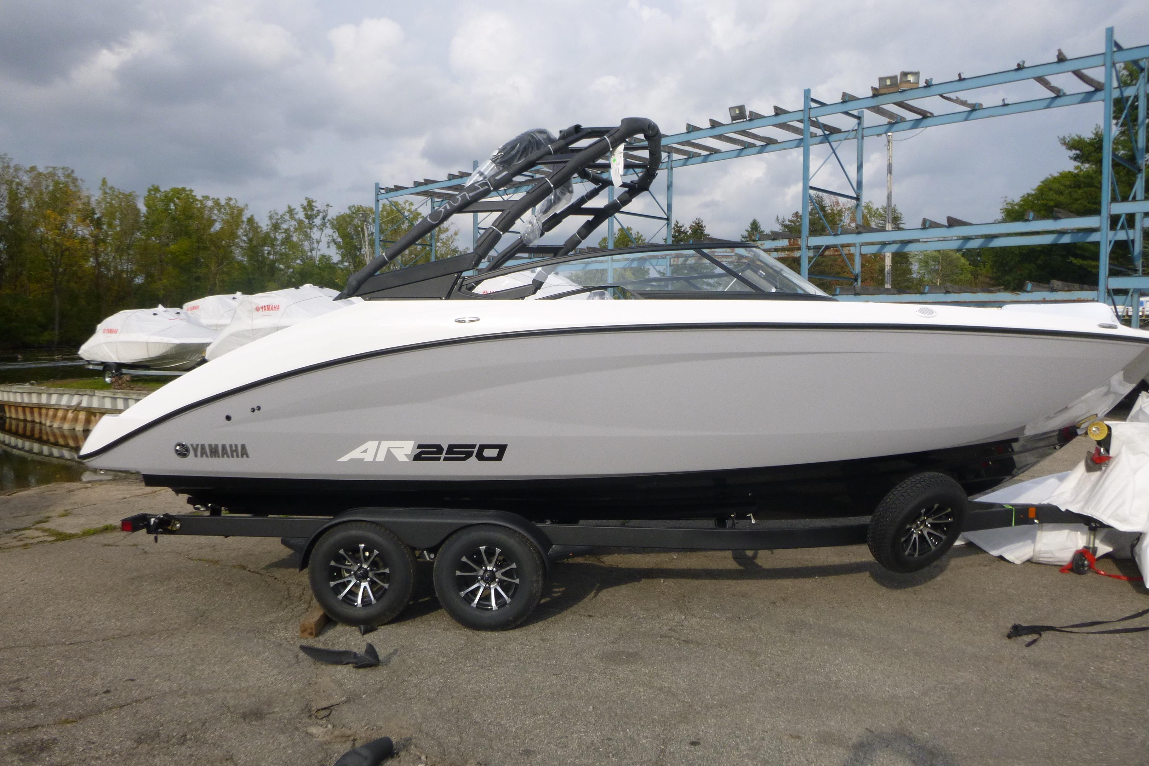 2026 Yamaha Boats AR250 Gallery