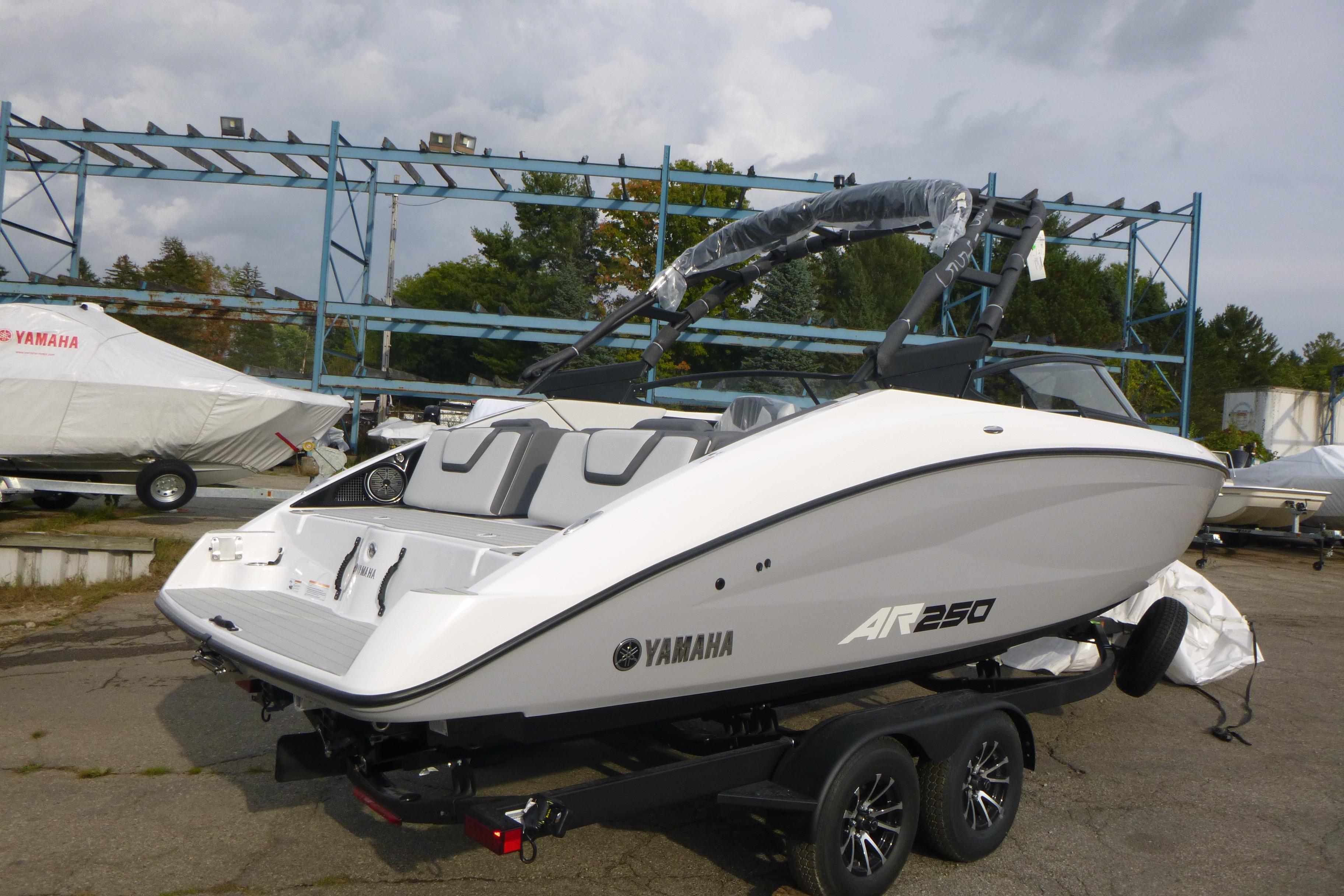 2026 Yamaha Boats AR250 Gallery