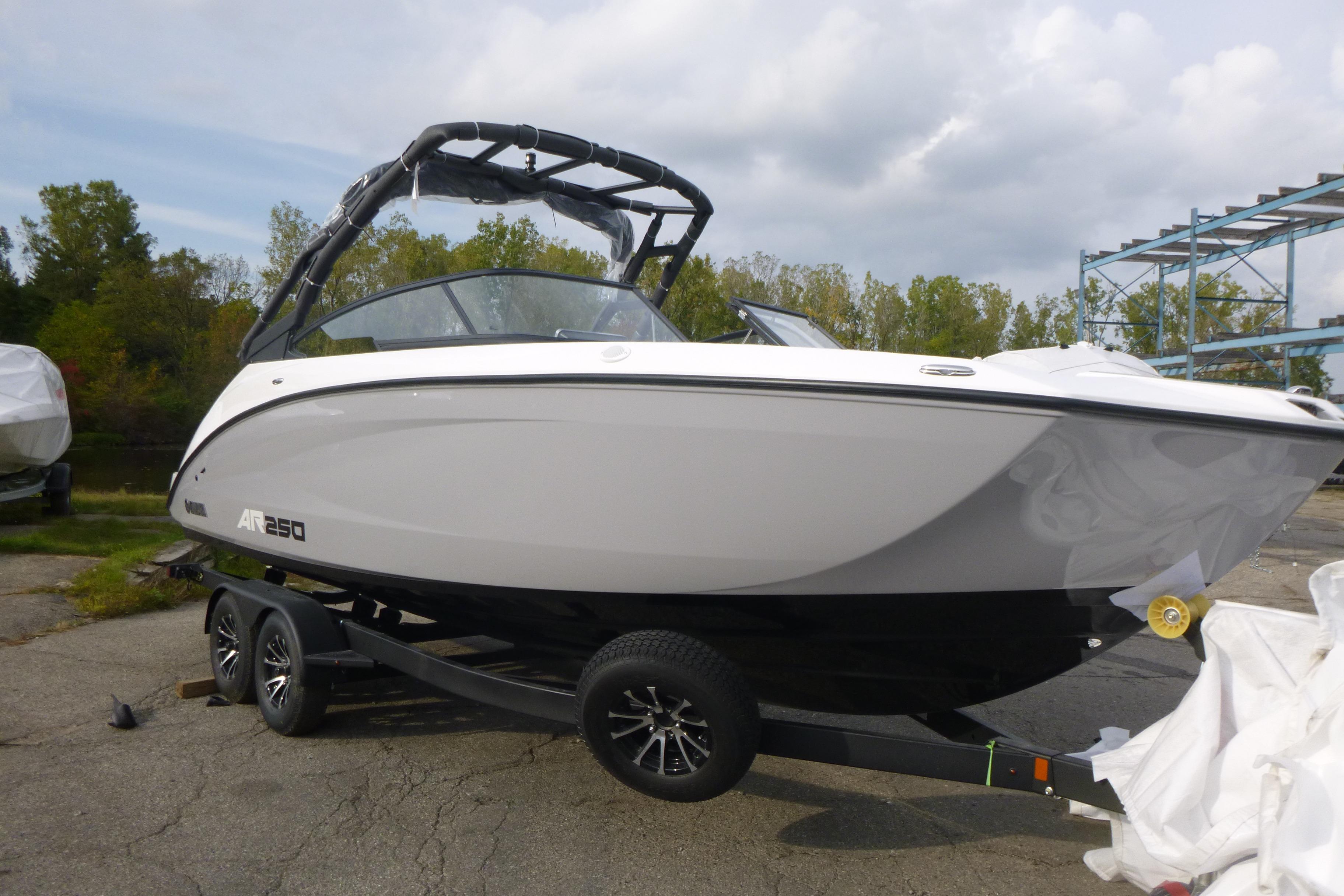 2026 Yamaha Boats AR250 Gallery