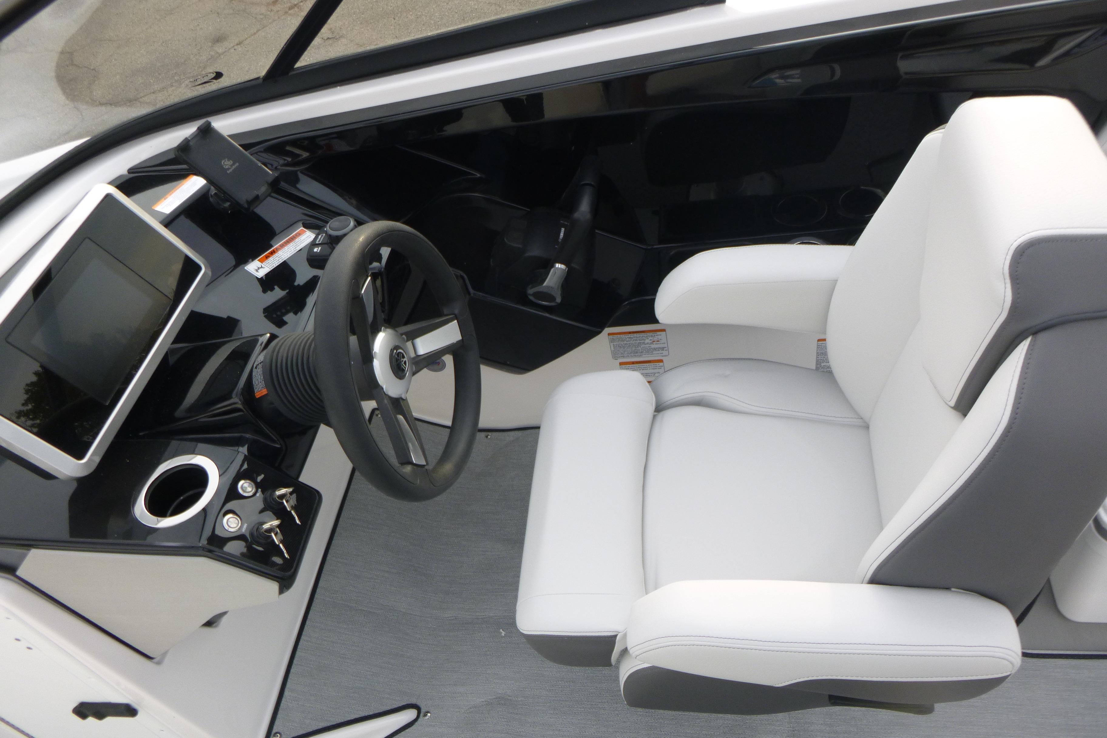 2026 Yamaha Boats AR250 Gallery