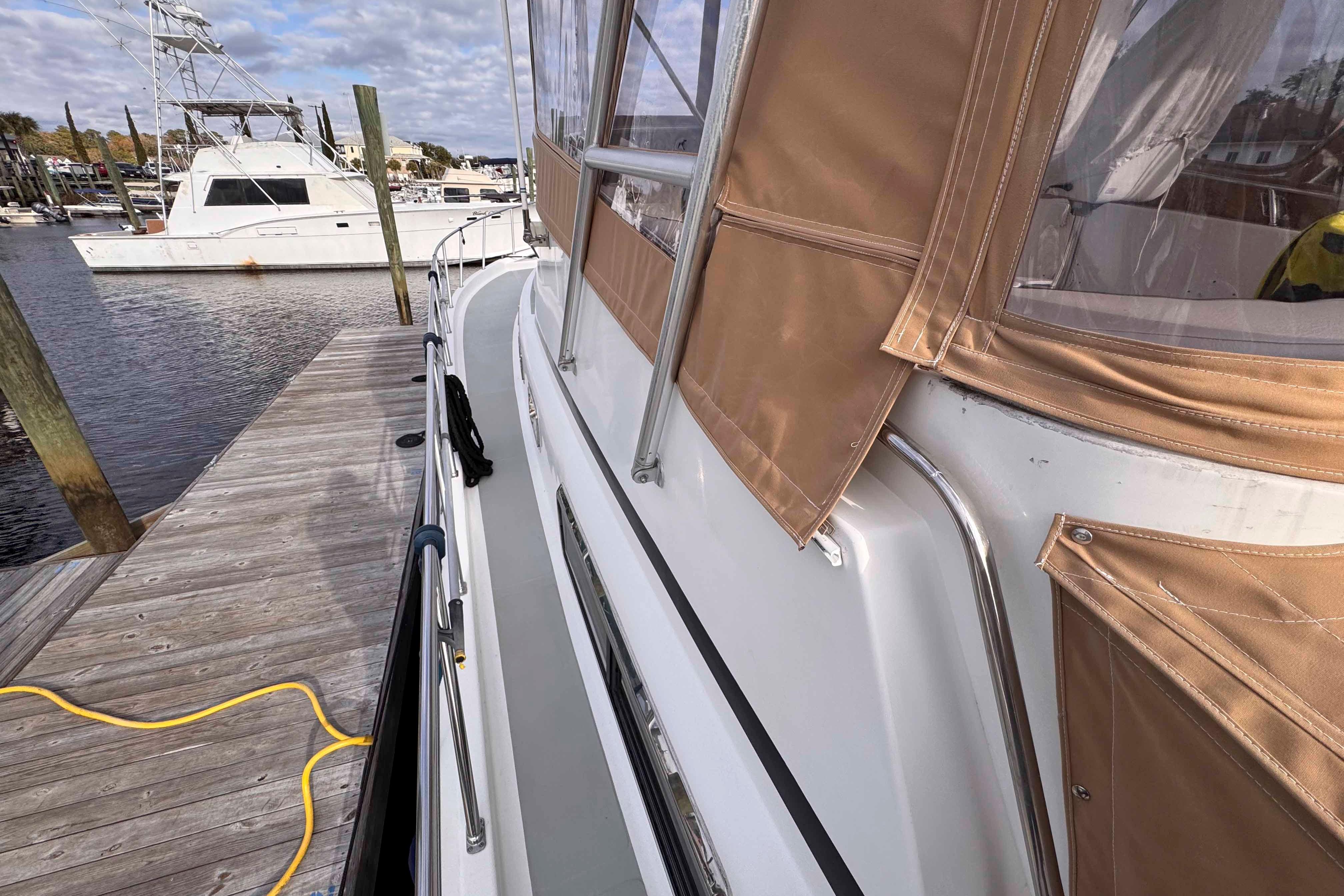 SC 10542 KB Knot 10 Yacht Sales SC 10542 KB Knot 10 Yacht Sales