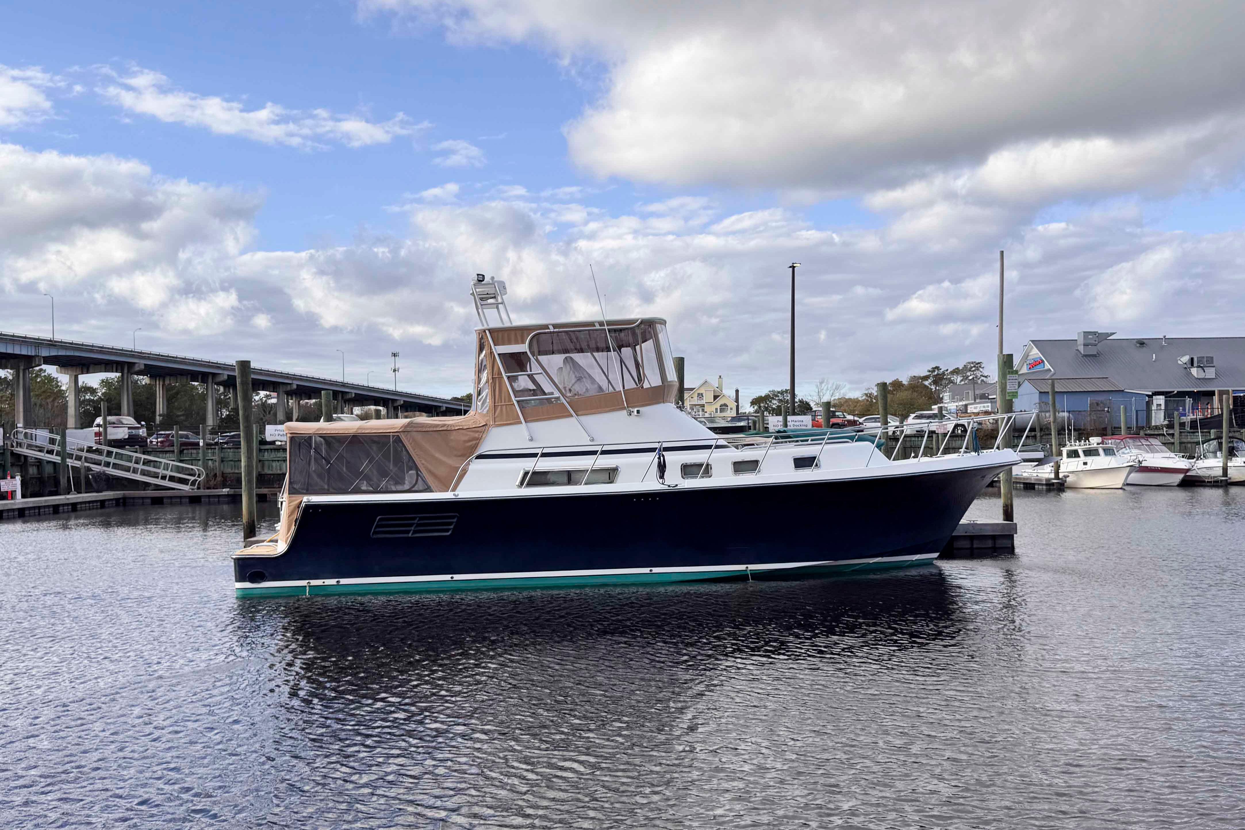 SC 10542 KB Knot 10 Yacht Sales SC 10542 KB Knot 10 Yacht Sales