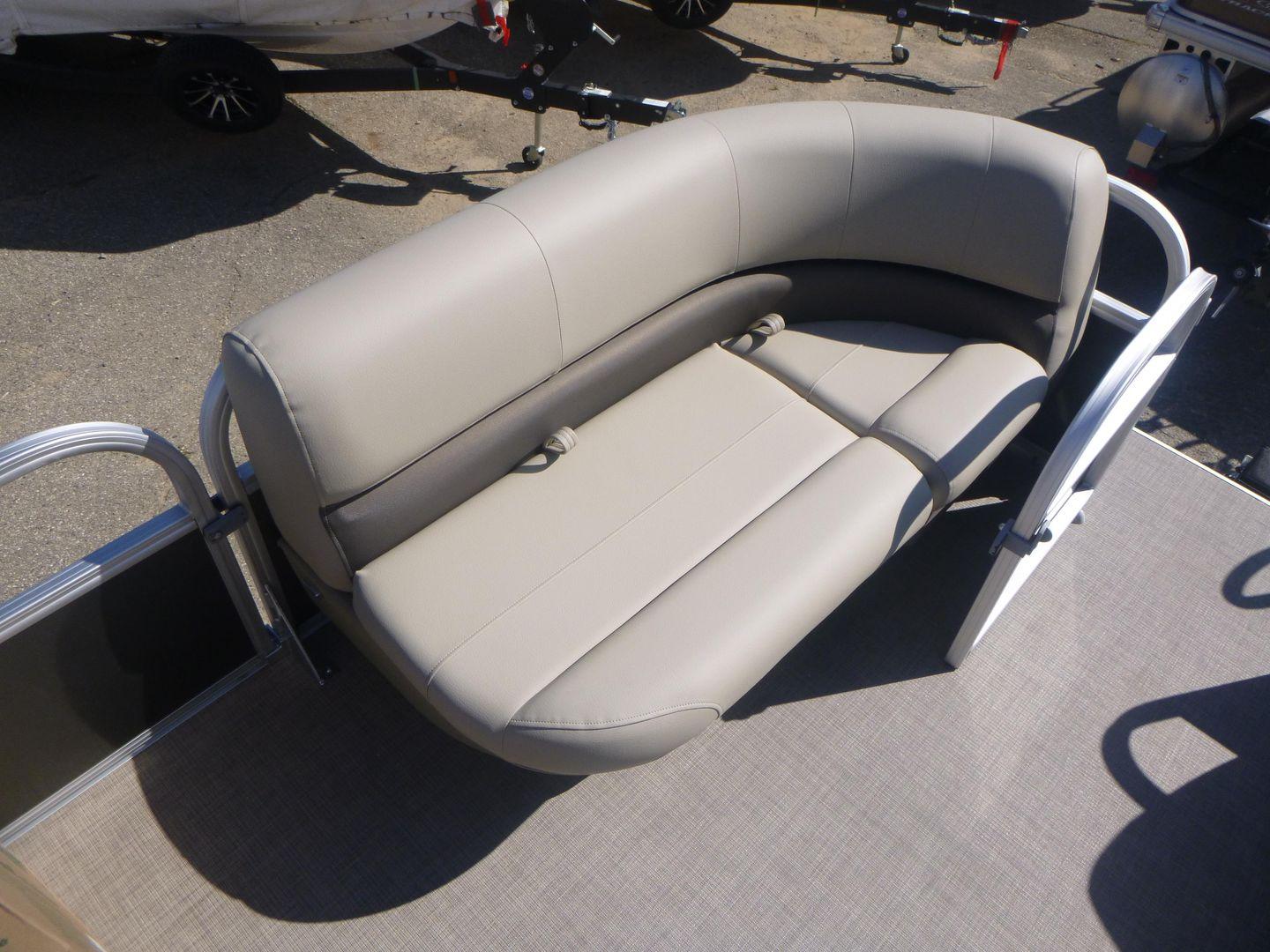 2025 Sun Tracker Party Barge 16 DLX Gallery
