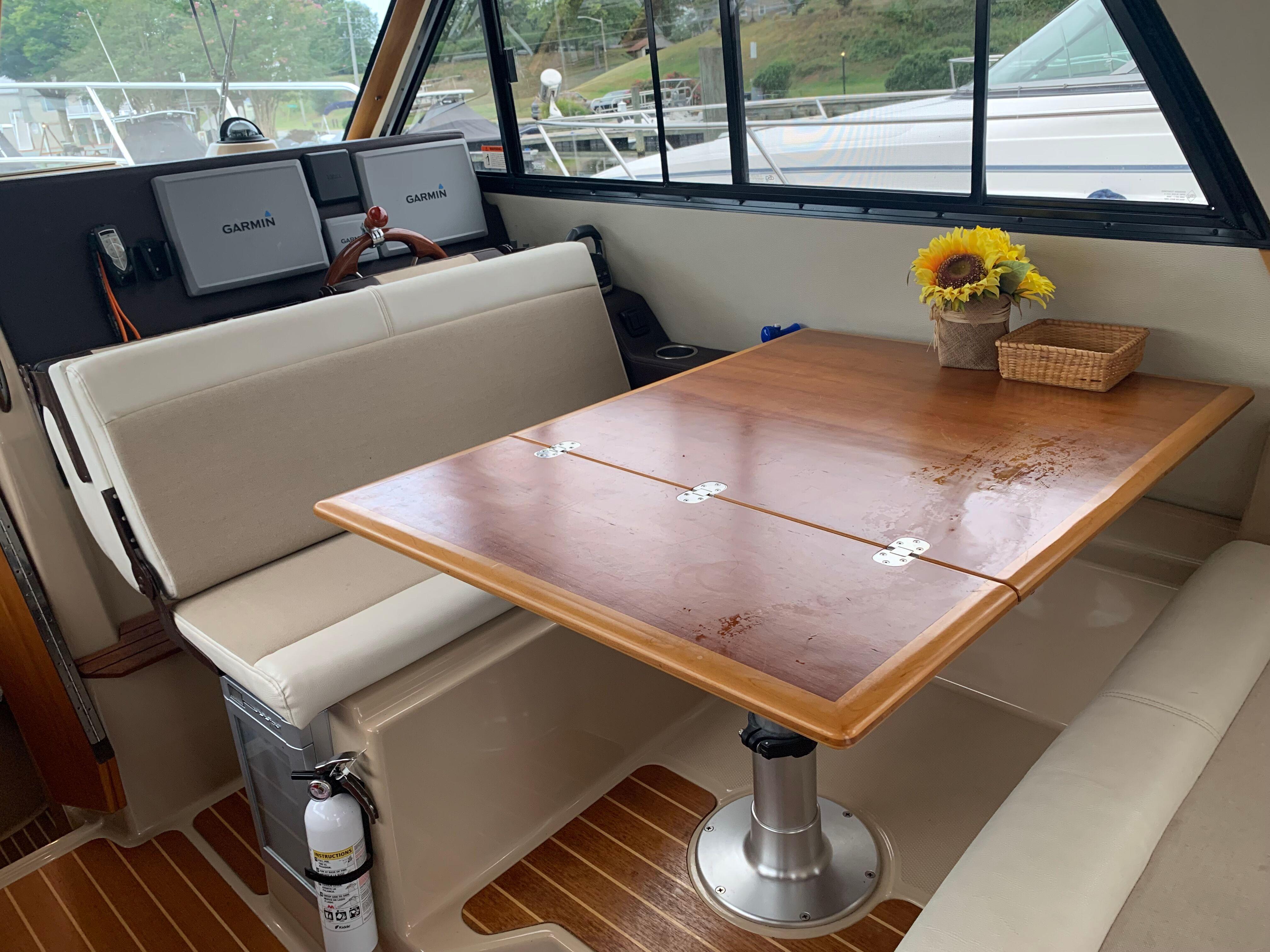 Red Poppi Yacht Photos Pics 