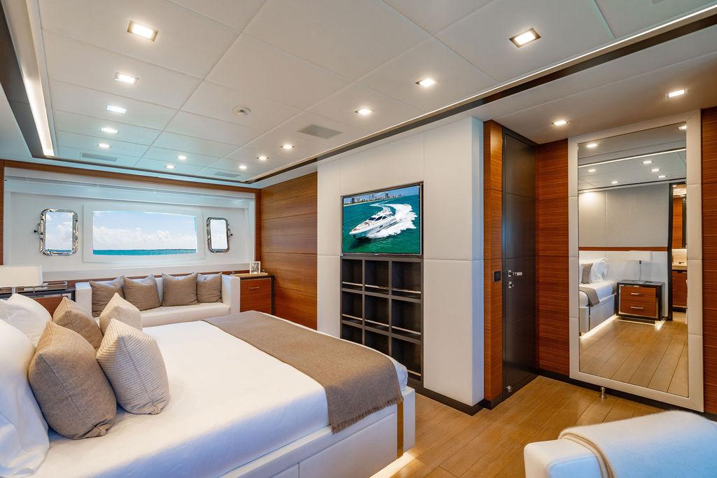 Mangusta-110 2014-MIXED EMOTIONS FL-US-9766374 | Thumbnail
