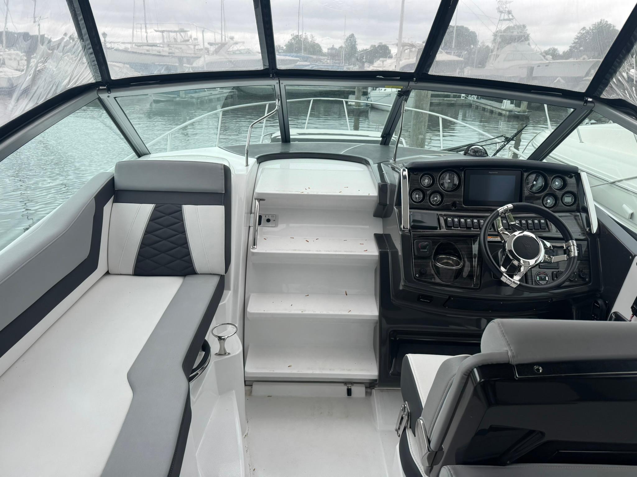 2020-monterey-295-sport-yacht-power-9756376-20250521113650953-1_XLARGE