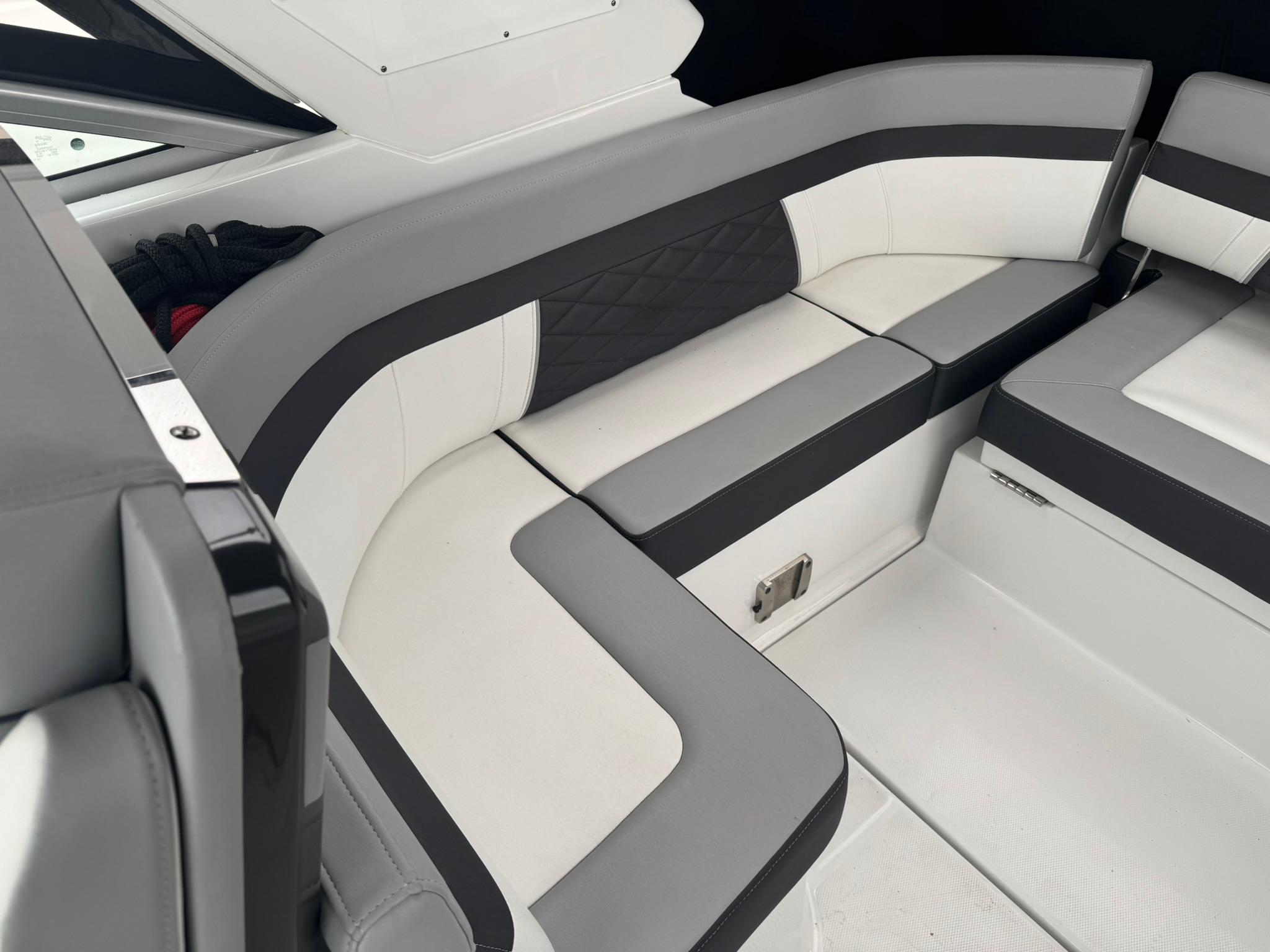 2020-monterey-295-sport-yacht-power-9756376-20250521113652610-1_XLARGE