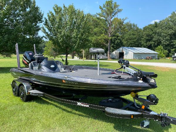 2018 Triton boat for sale, model of the boat is 21 TRX & Image # 4 of 26
