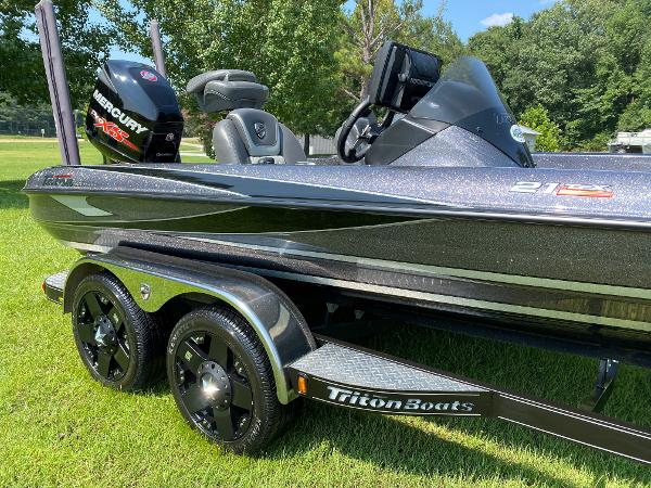 2018 Triton boat for sale, model of the boat is 21 TRX & Image # 5 of 26