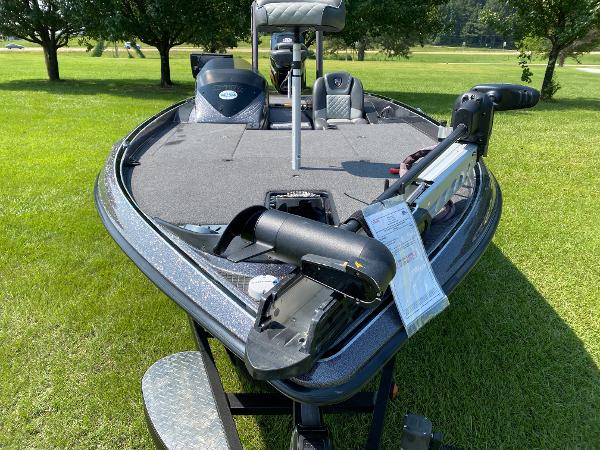 2018 Triton boat for sale, model of the boat is 21 TRX & Image # 11 of 26