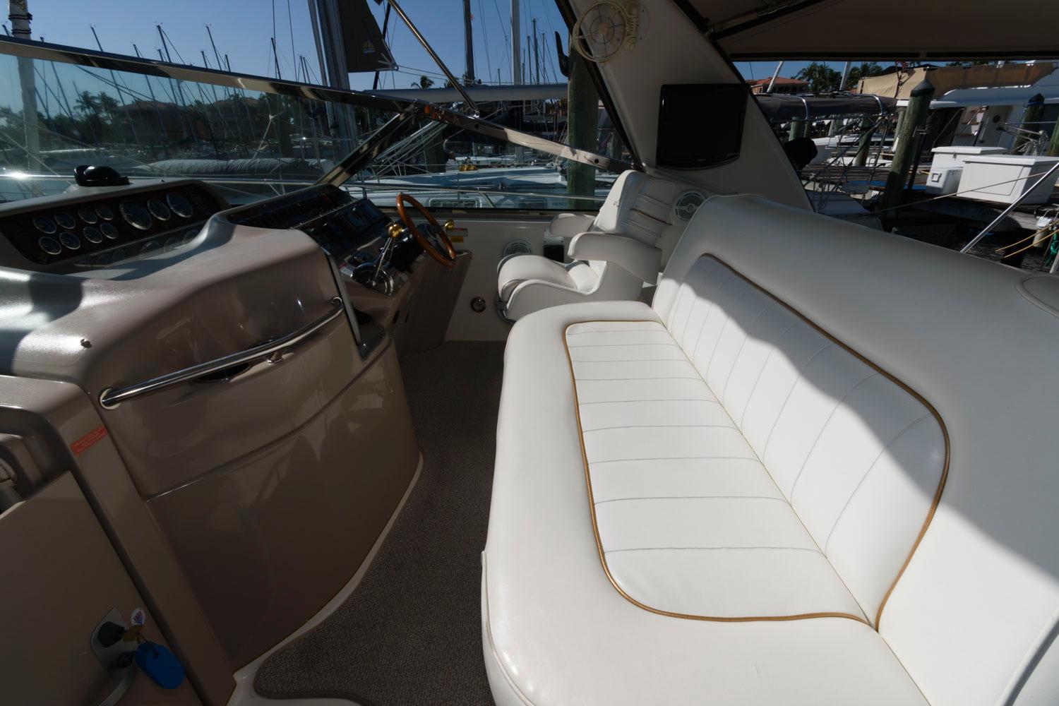 F 6808 RC Knot 10 Yacht Sales
