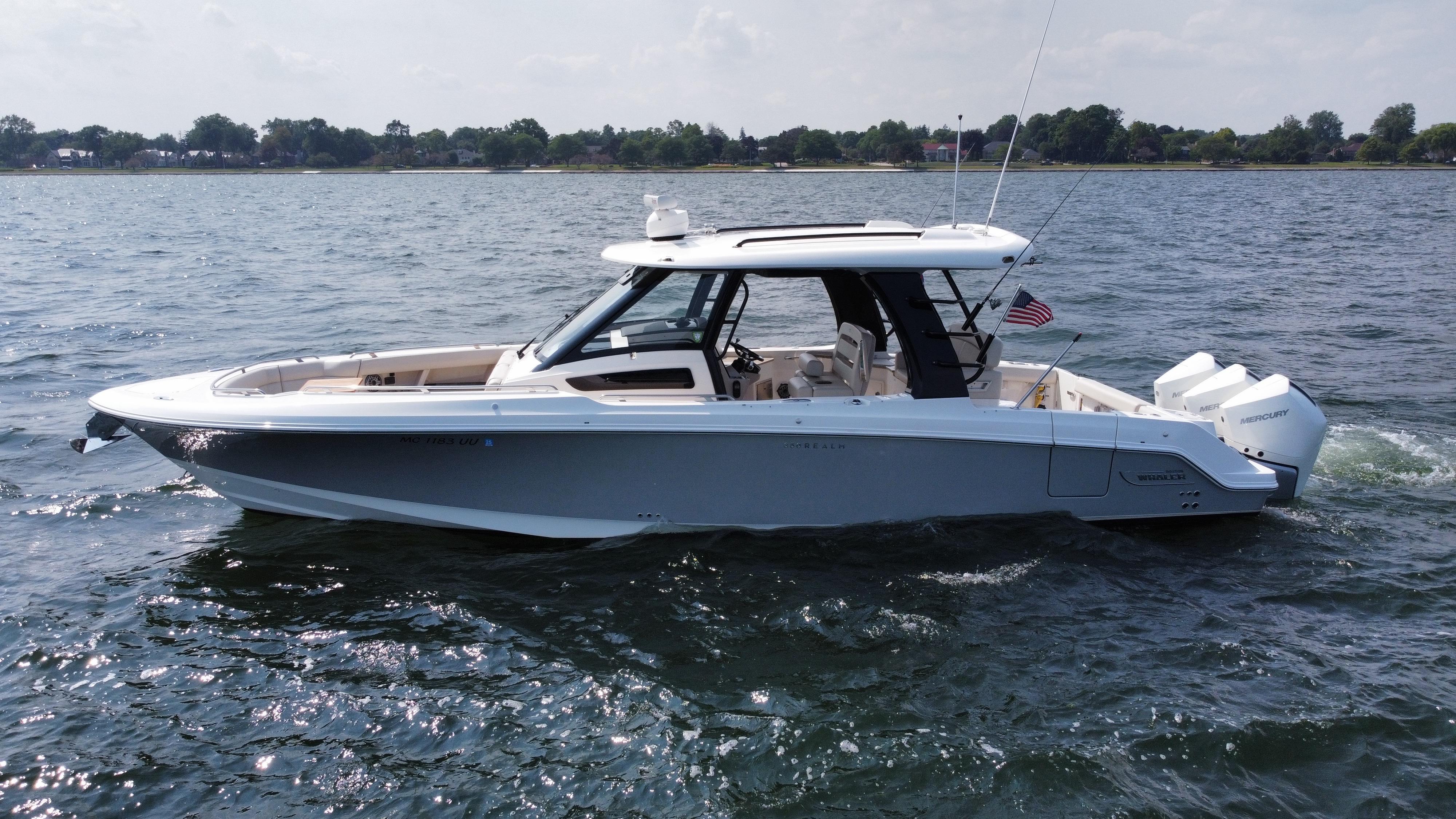 2022 Boston Whaler 350 realm