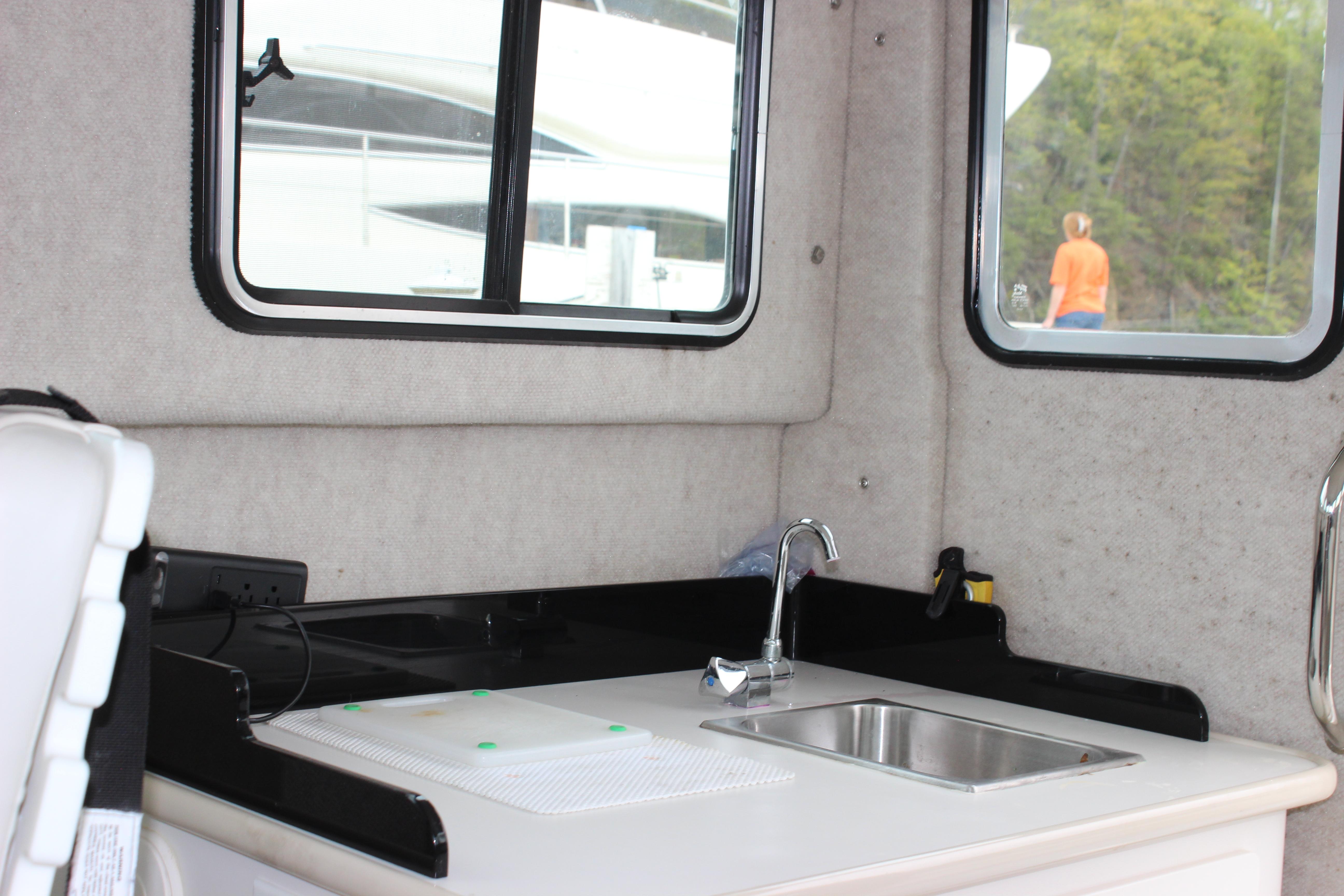 2014-parker-2530-extended-cabin-power-9766391-20250421135615640-1_XLARGE