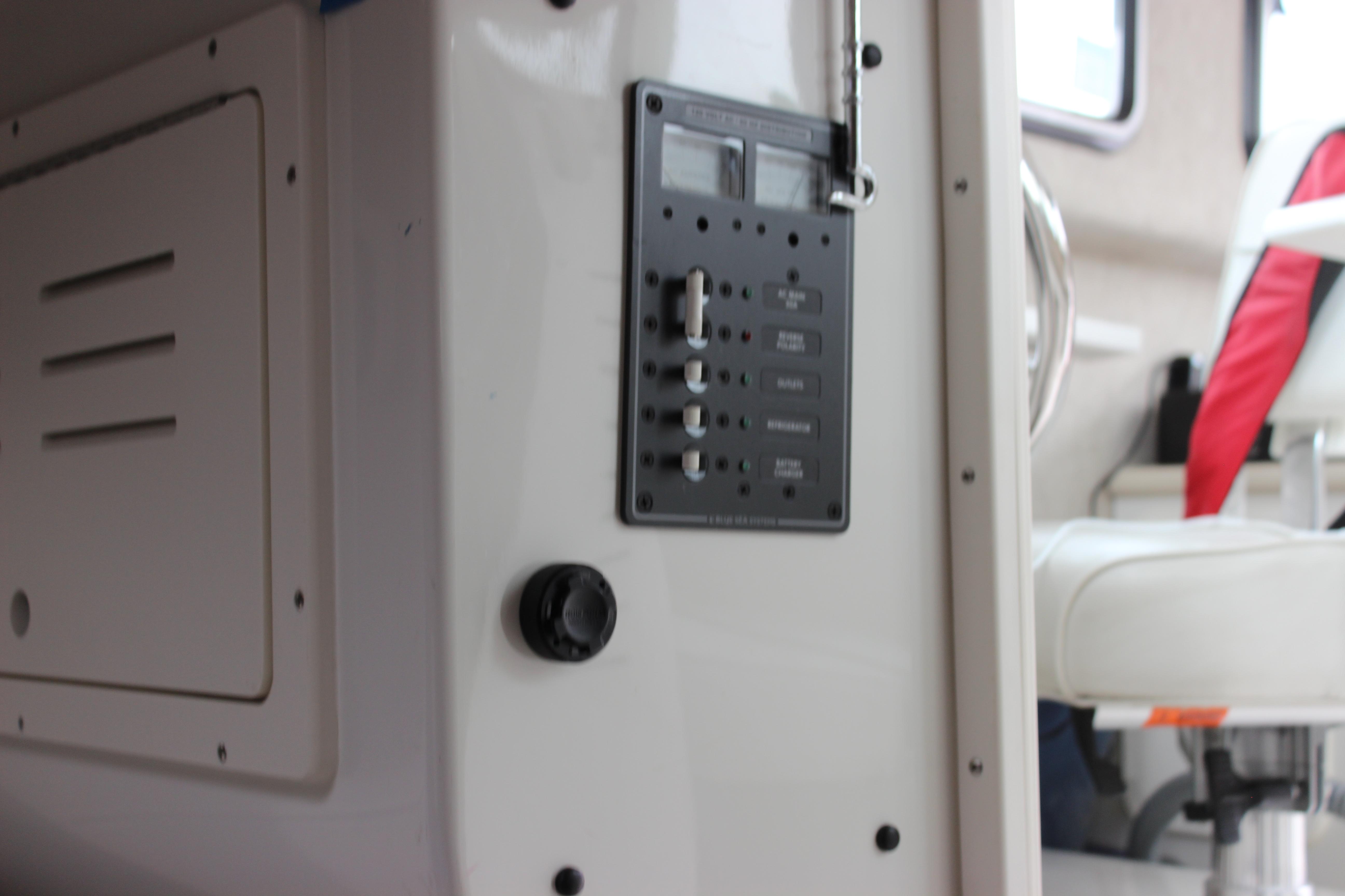 2014-parker-2530-extended-cabin-power-9766391-20250421135636424-1_XLARGE