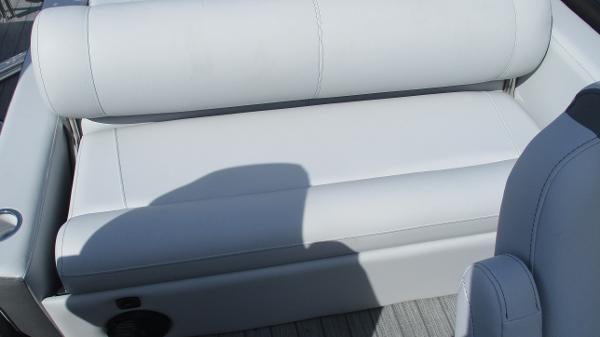 2021 Bentley boat for sale, model of the boat is Elite 223 Swingback Full Tube & Image # 21 of 60
