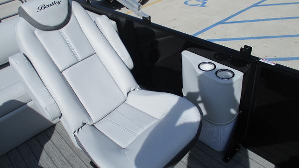 2021 Bentley boat for sale, model of the boat is Elite 223 Swingback Full Tube & Image # 23 of 60