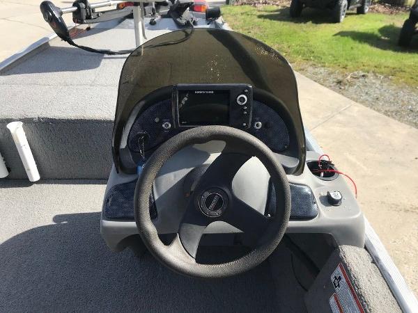 2010 Tracker Boats boat for sale, model of the boat is Pro 16 & Image # 6 of 12