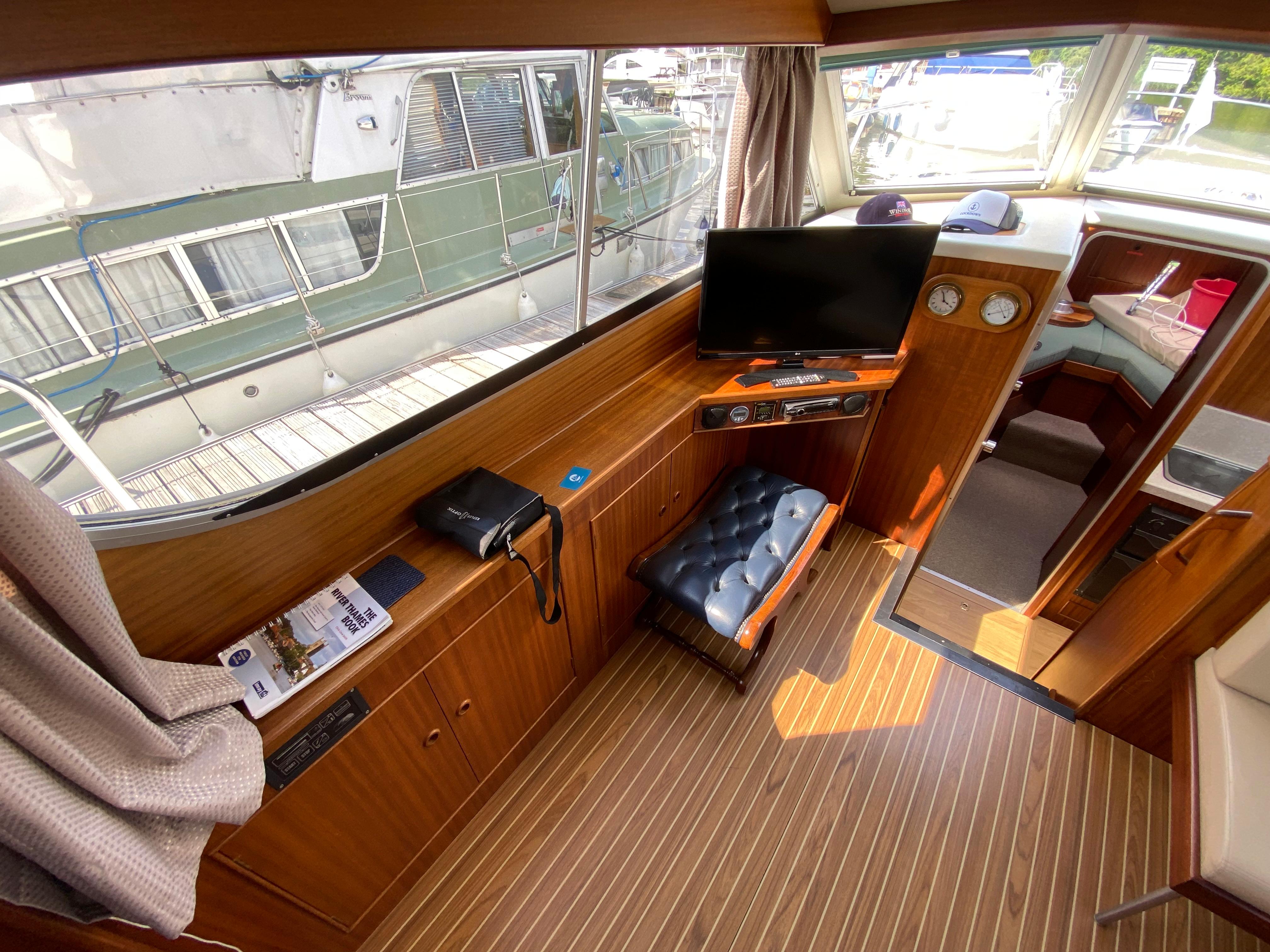 1995 Broom Ocean 31