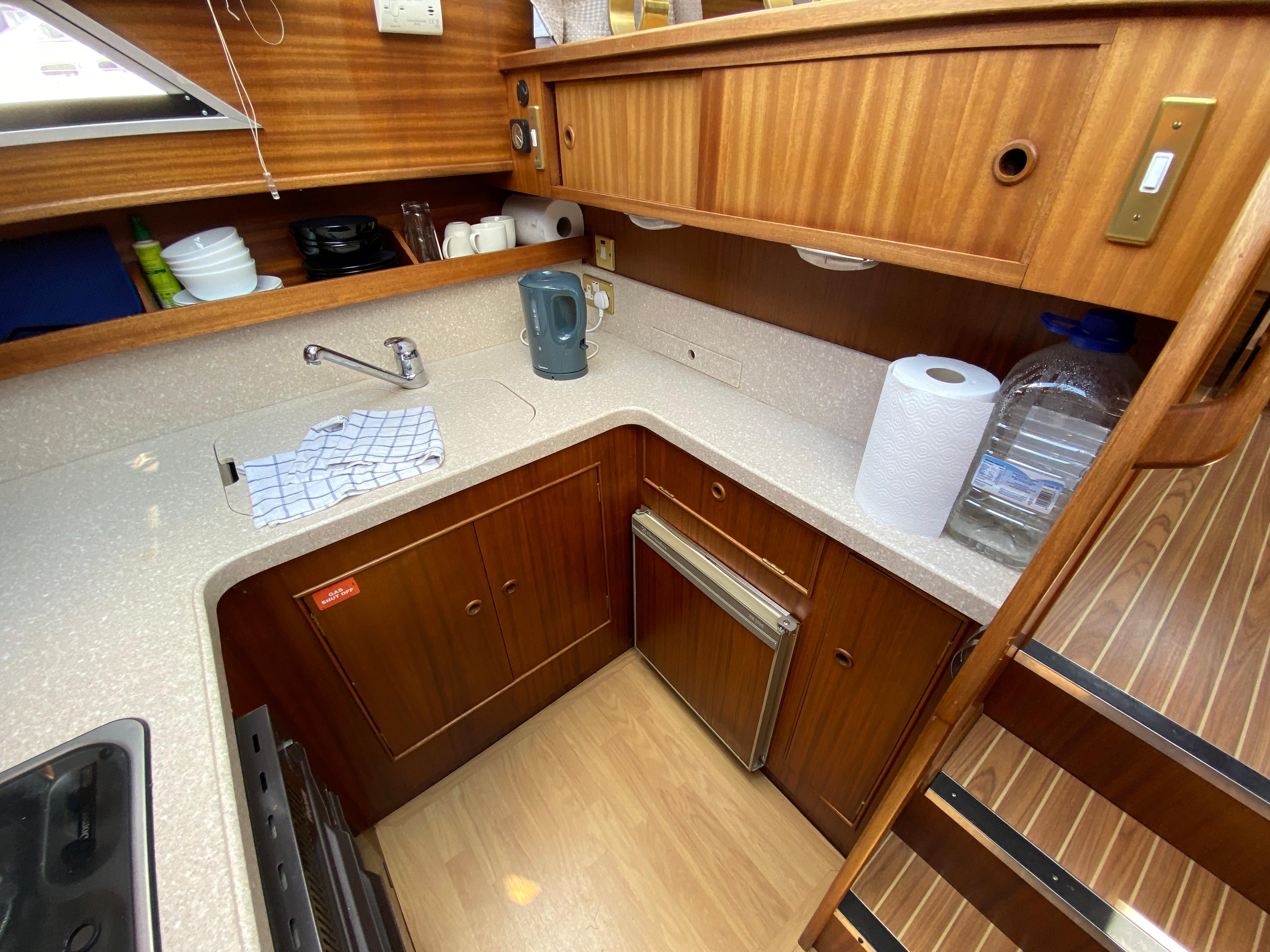 1995 Broom Ocean 31