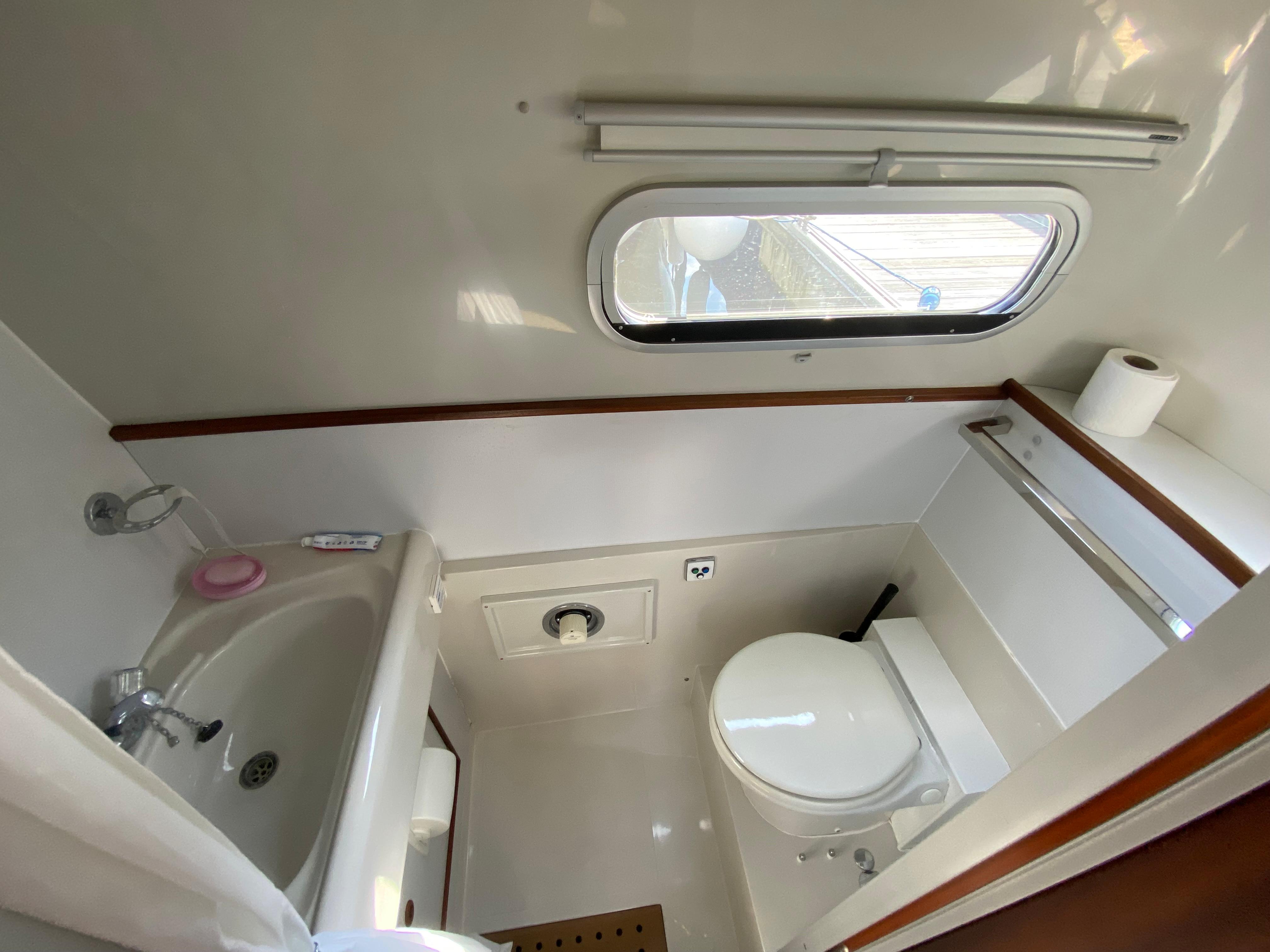 1995 Broom Ocean 31