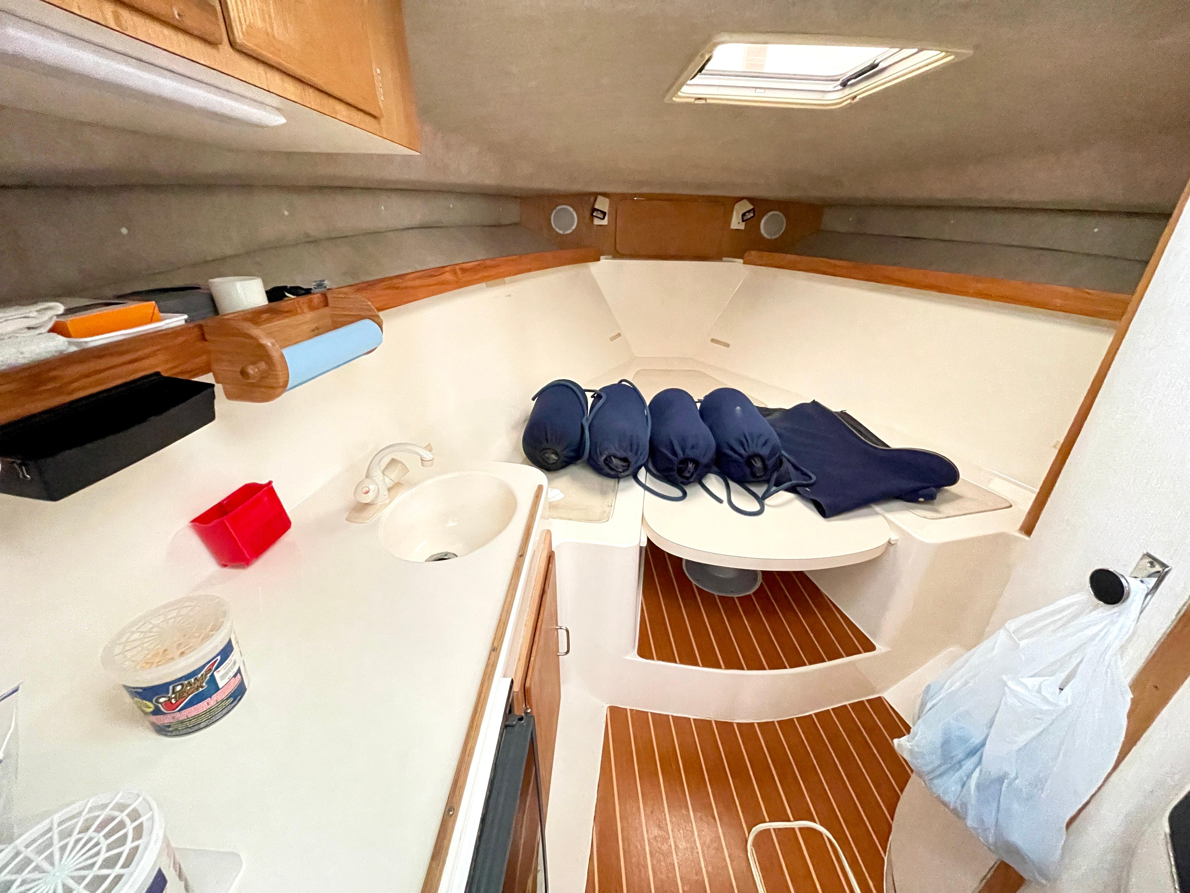 1999-henriques-28-express-sportfish-diesels-power-9756400-20250412091802357-1_XLARGE