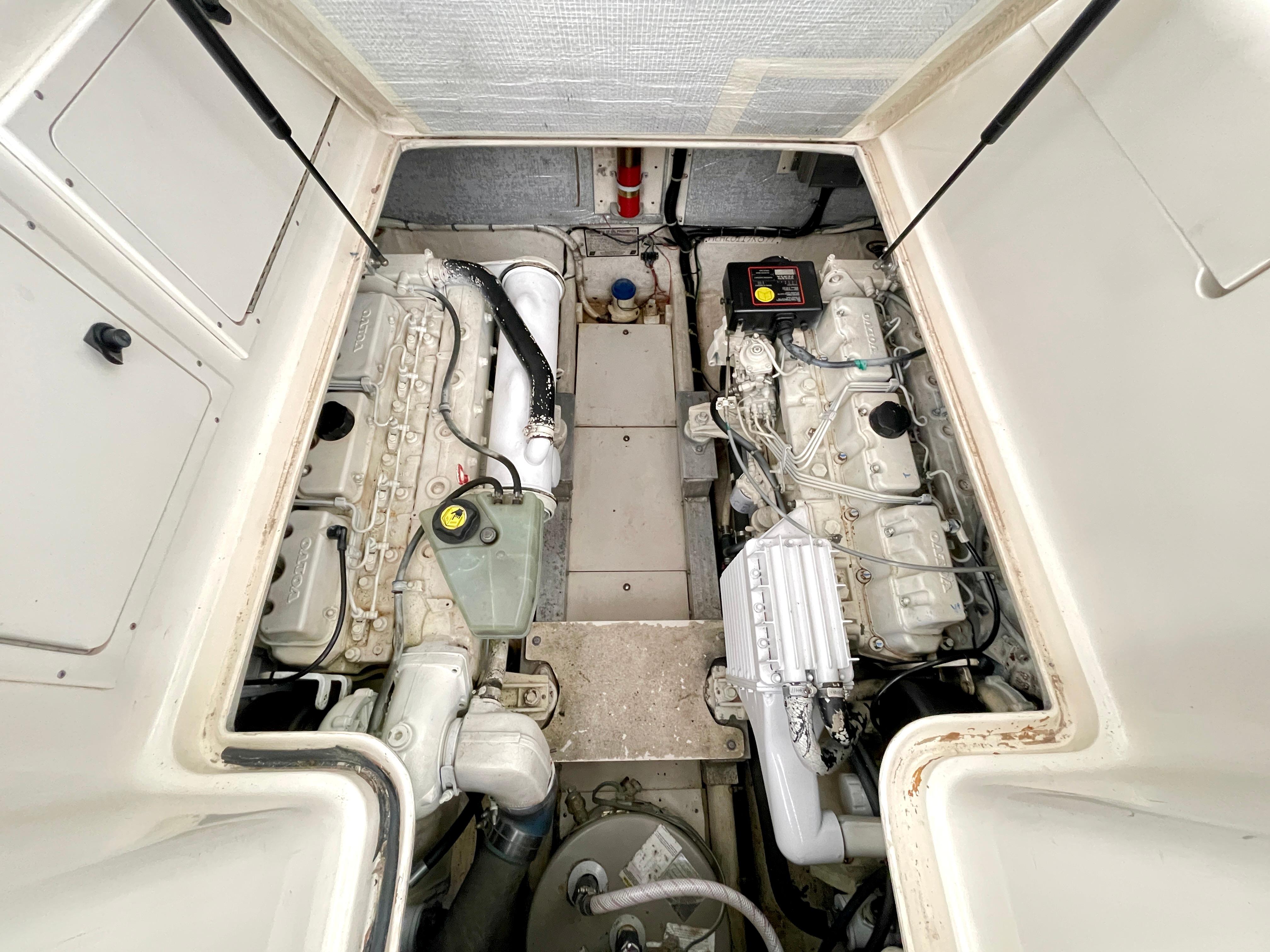 1999-henriques-28-express-sportfish-diesels-power-9756400-20250412092748772-1_XLARGE