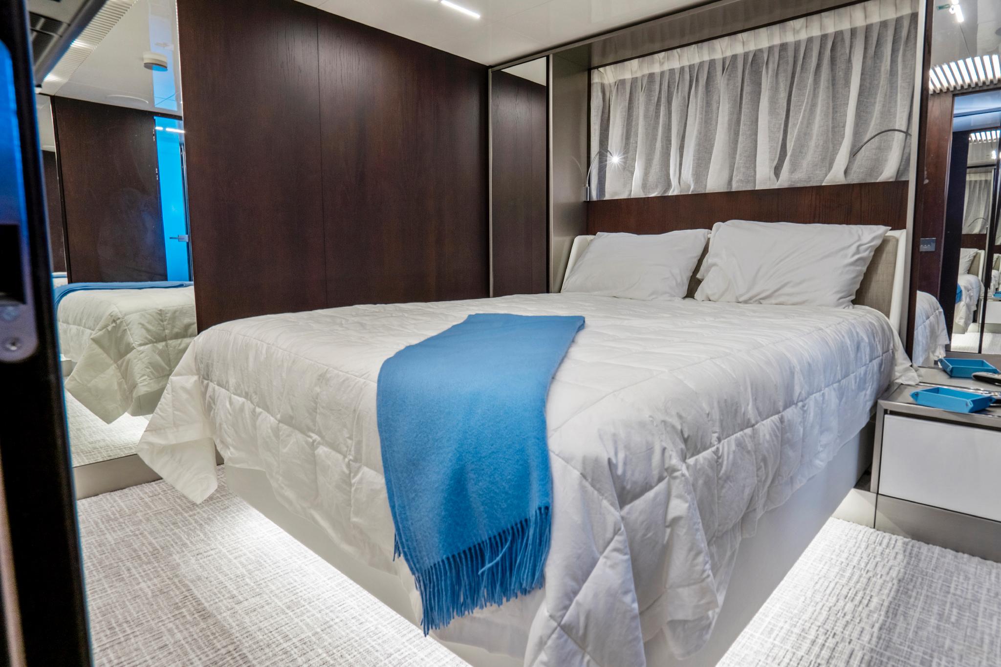 Ferretti Yachts 85 Motor Yacht-Guest Stateroom