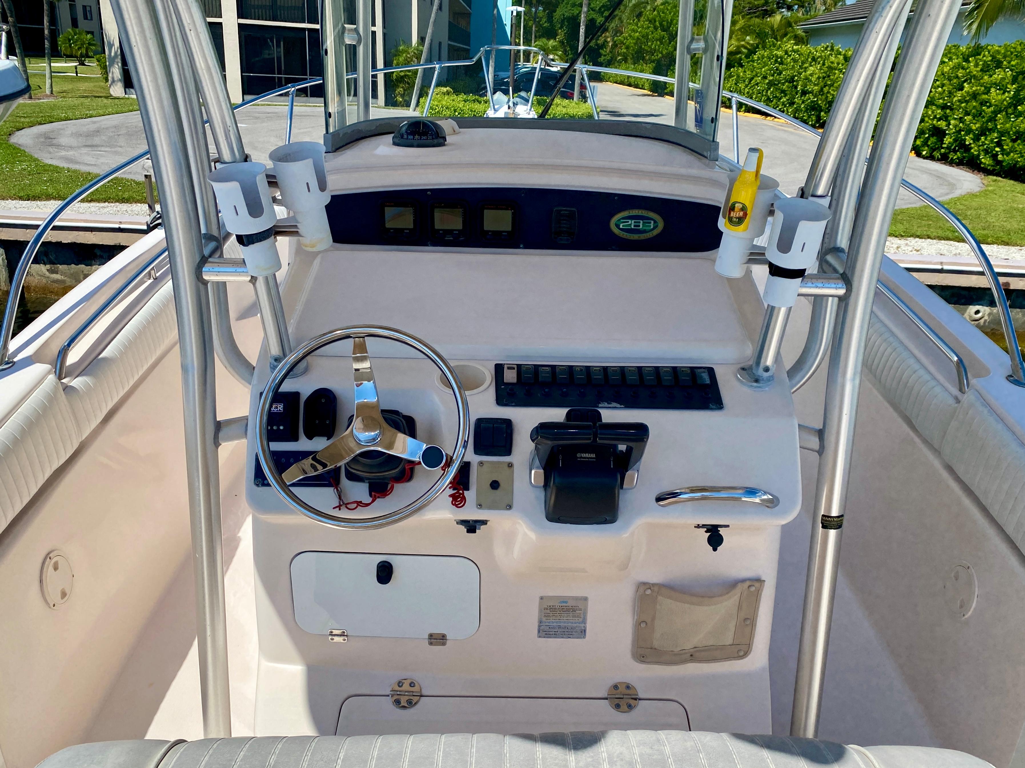 Grady-White 28 No Name - Helm Electronics