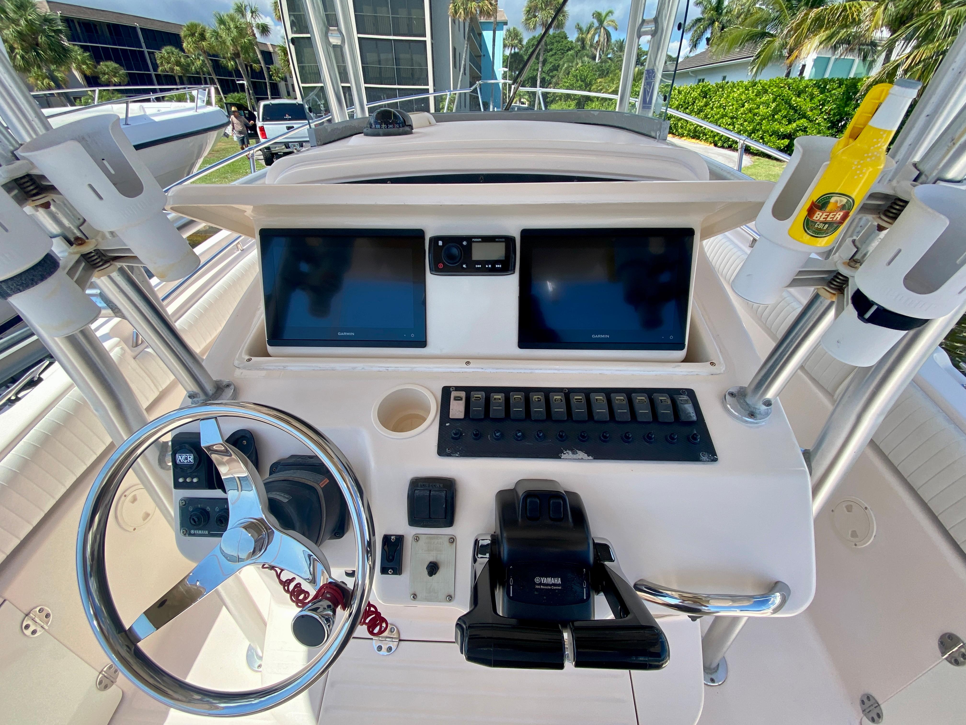 Grady-White 28 No Name - Helm Electronics