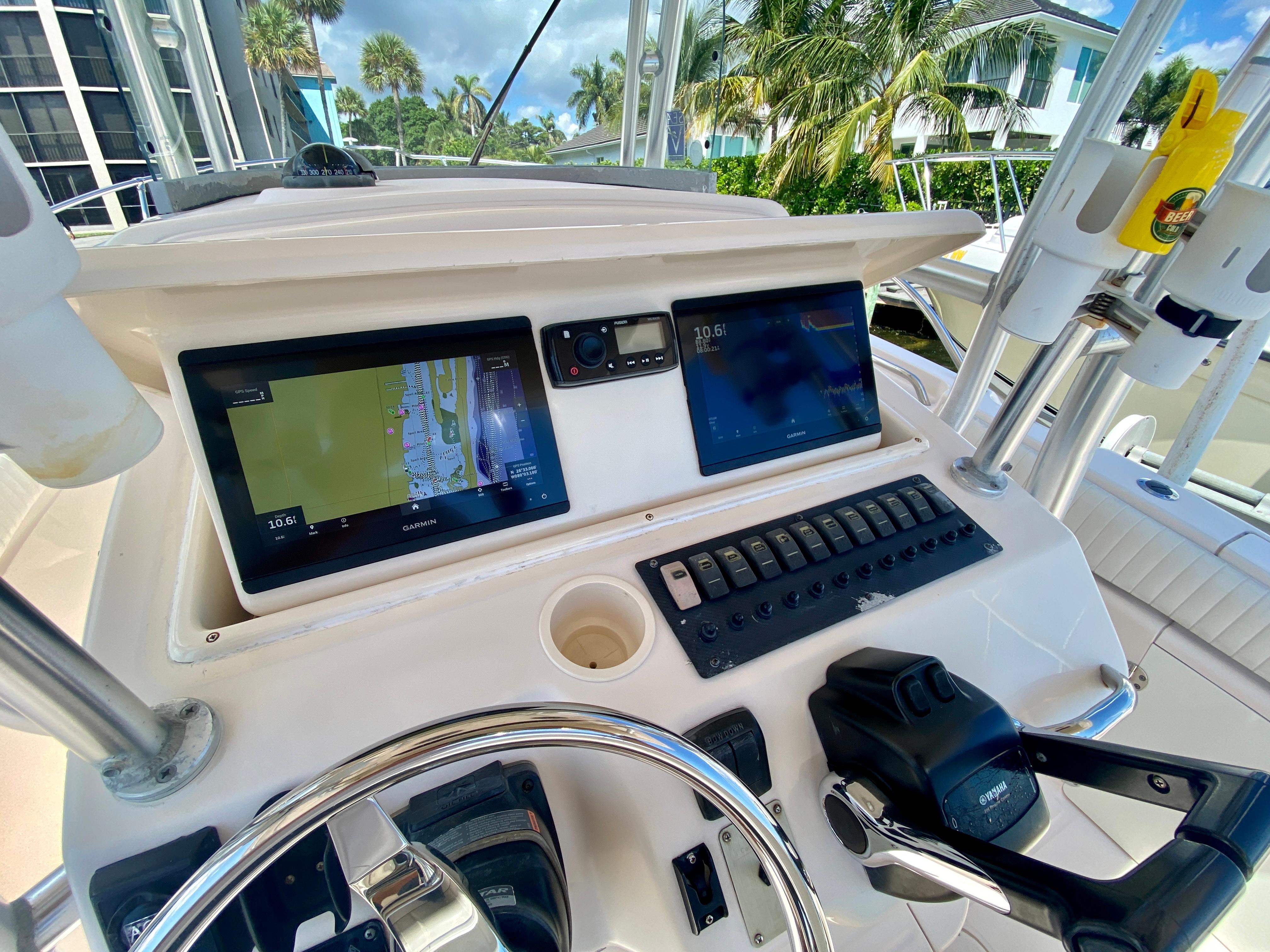 Grady-White 28 No Name - Helm Electronics